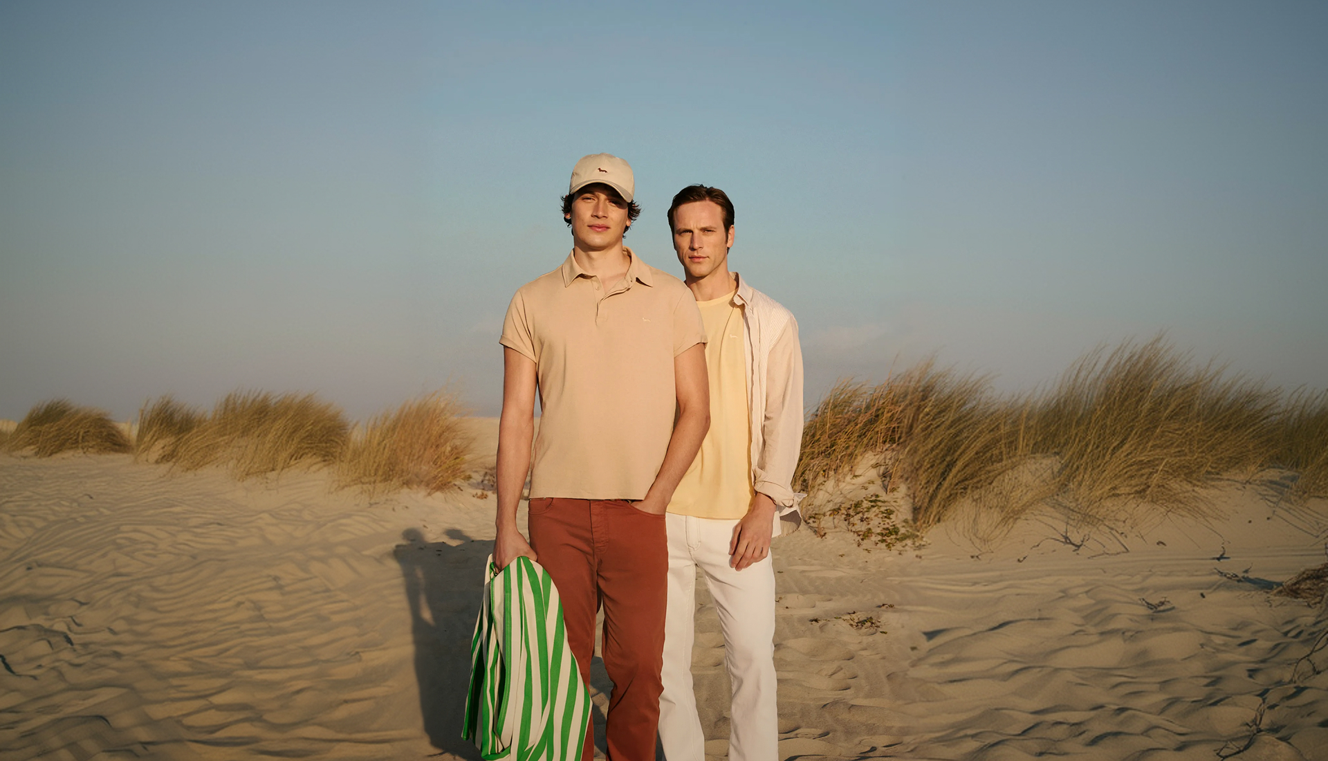 Immagine di collezione fw25 con copy che comunica i saldi pubblici