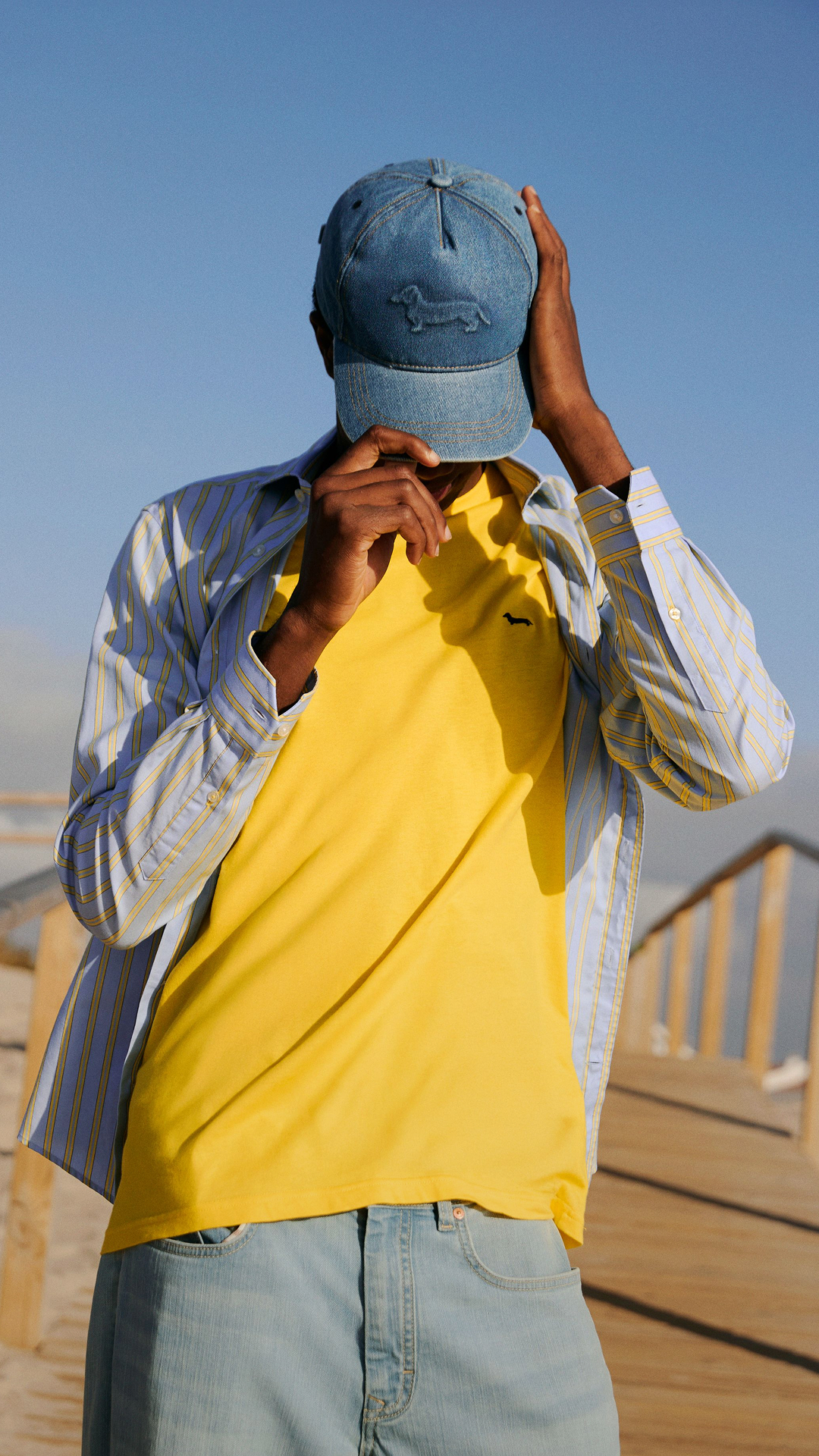 Immagine di collezione fw25 con copy che comunica i saldi pubblici