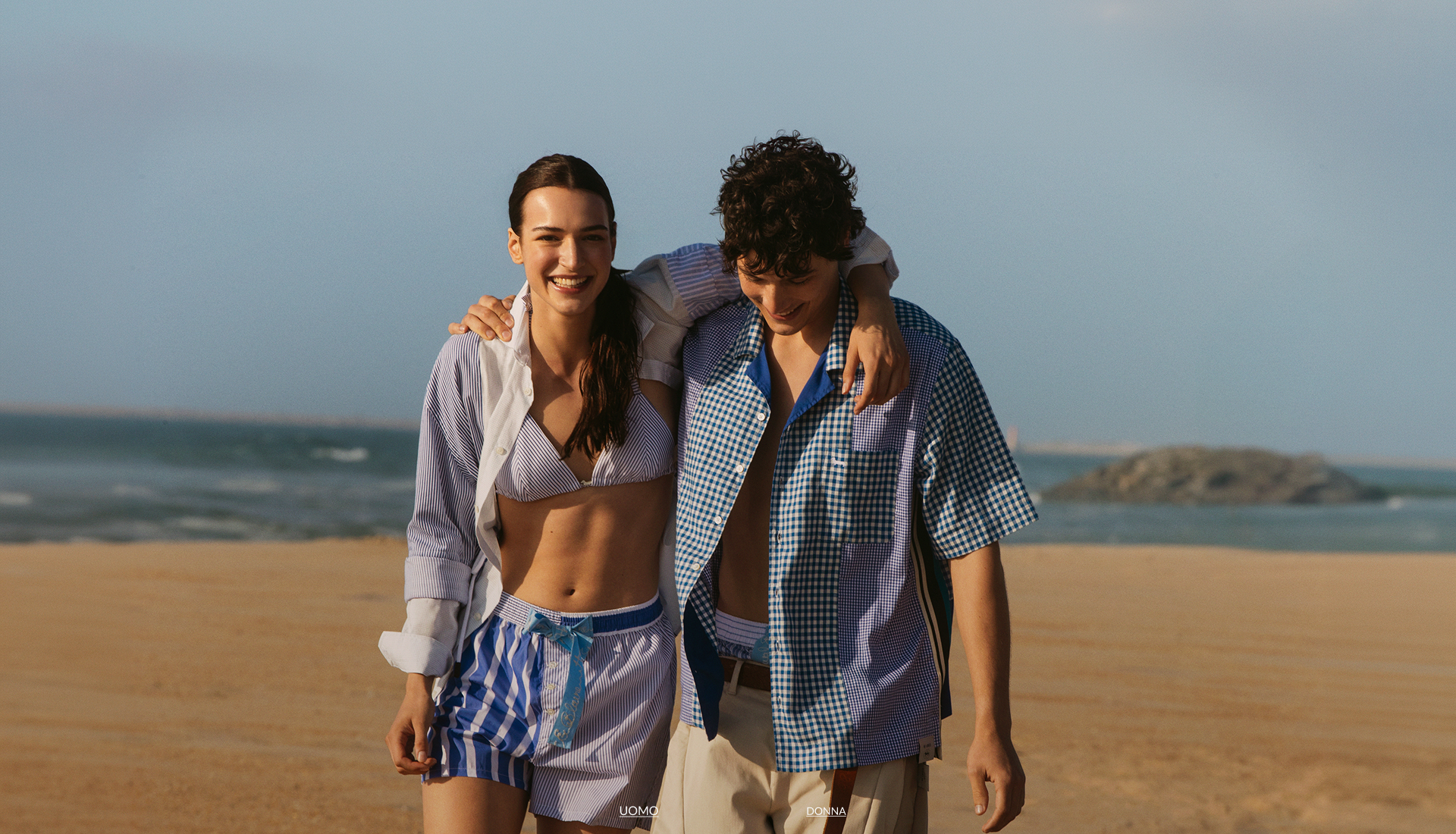 Immagine di collezione fw25 con copy che comunica i saldi pubblici