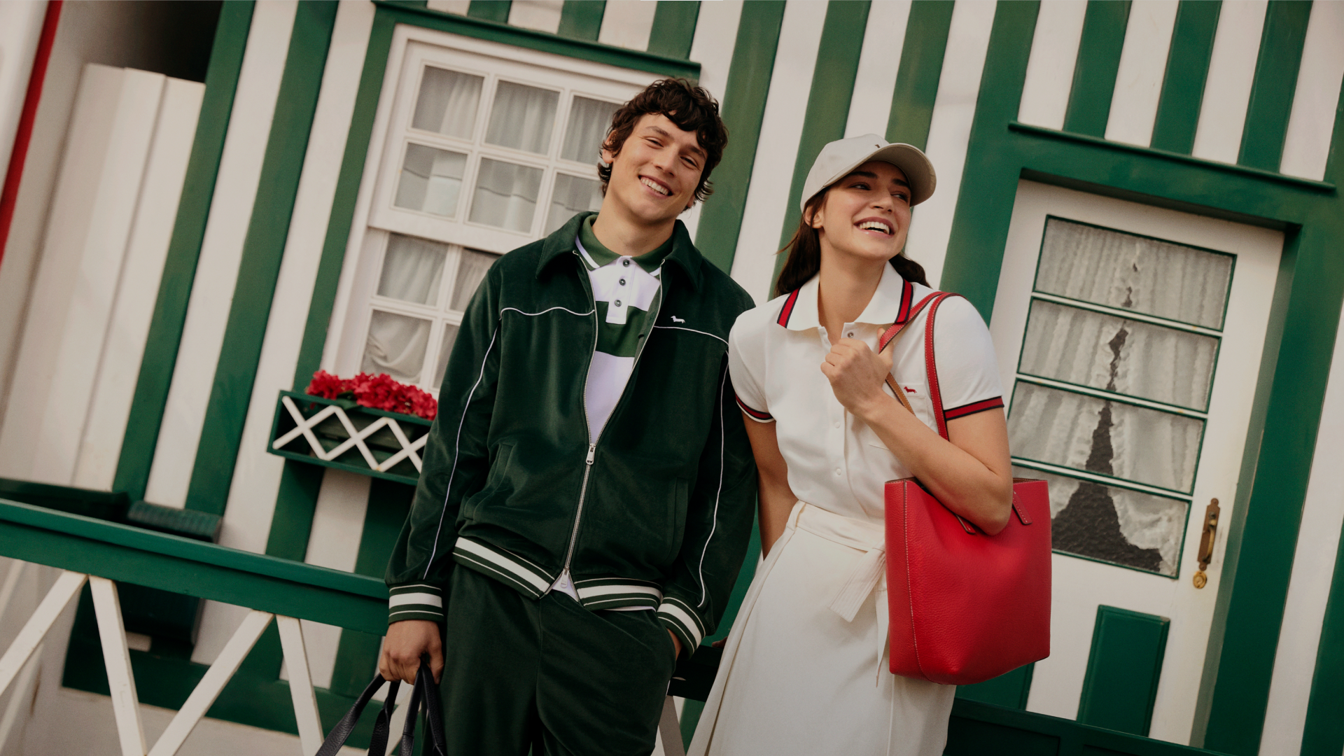 Immagine di collezione fw25 con copy che comunica i saldi pubblici