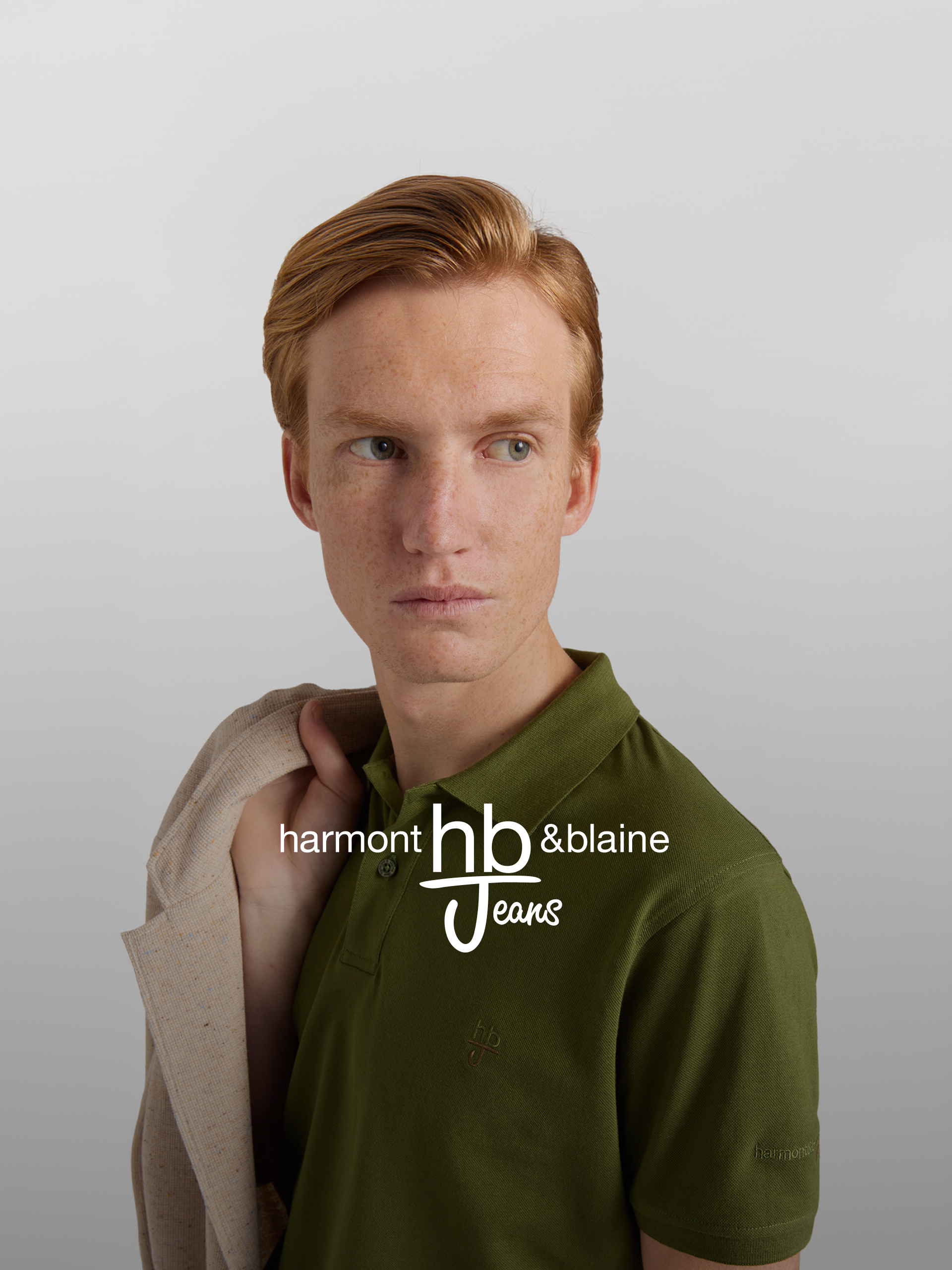 Immagine di collezione fw25 con copy che comunica i saldi pubblici