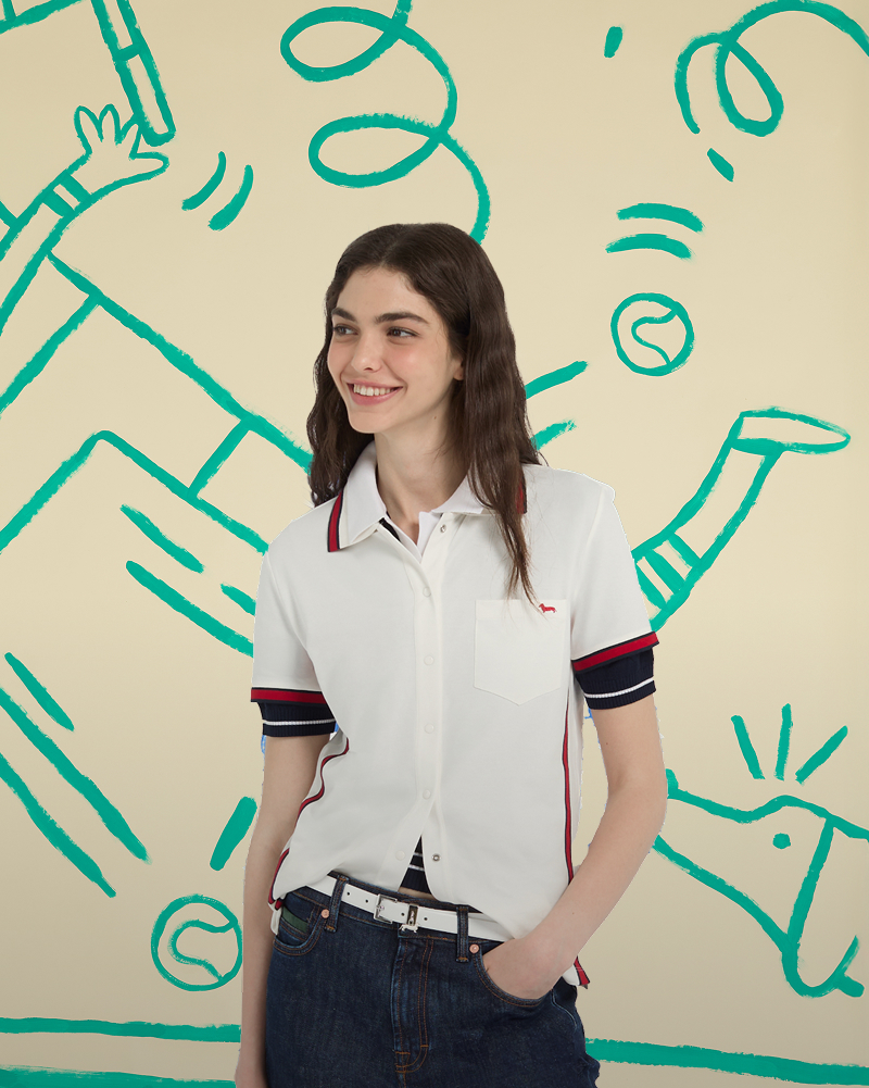 Donna con gilet senza maniche salvia e pantaloni cargo verde chiaro