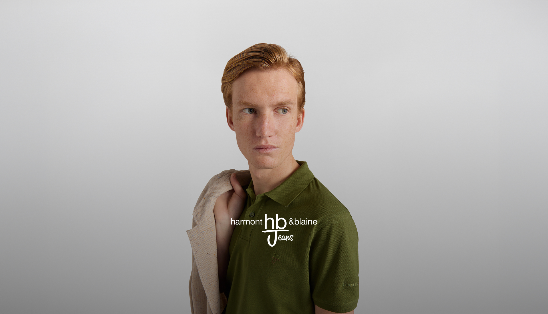 Immagine di collezione fw25 con copy che comunica i saldi pubblici