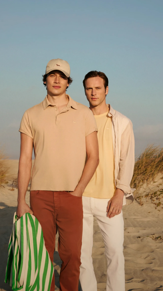 Immagine di collezione fw25 con copy che comunica i saldi pubblici