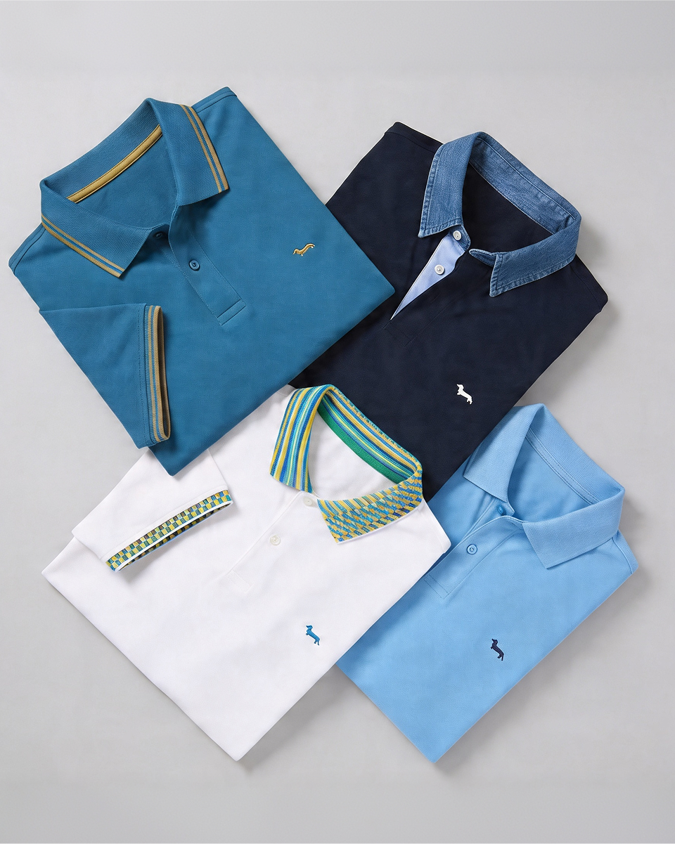 Persona in interno con outfit chiaro, sfondo neutro