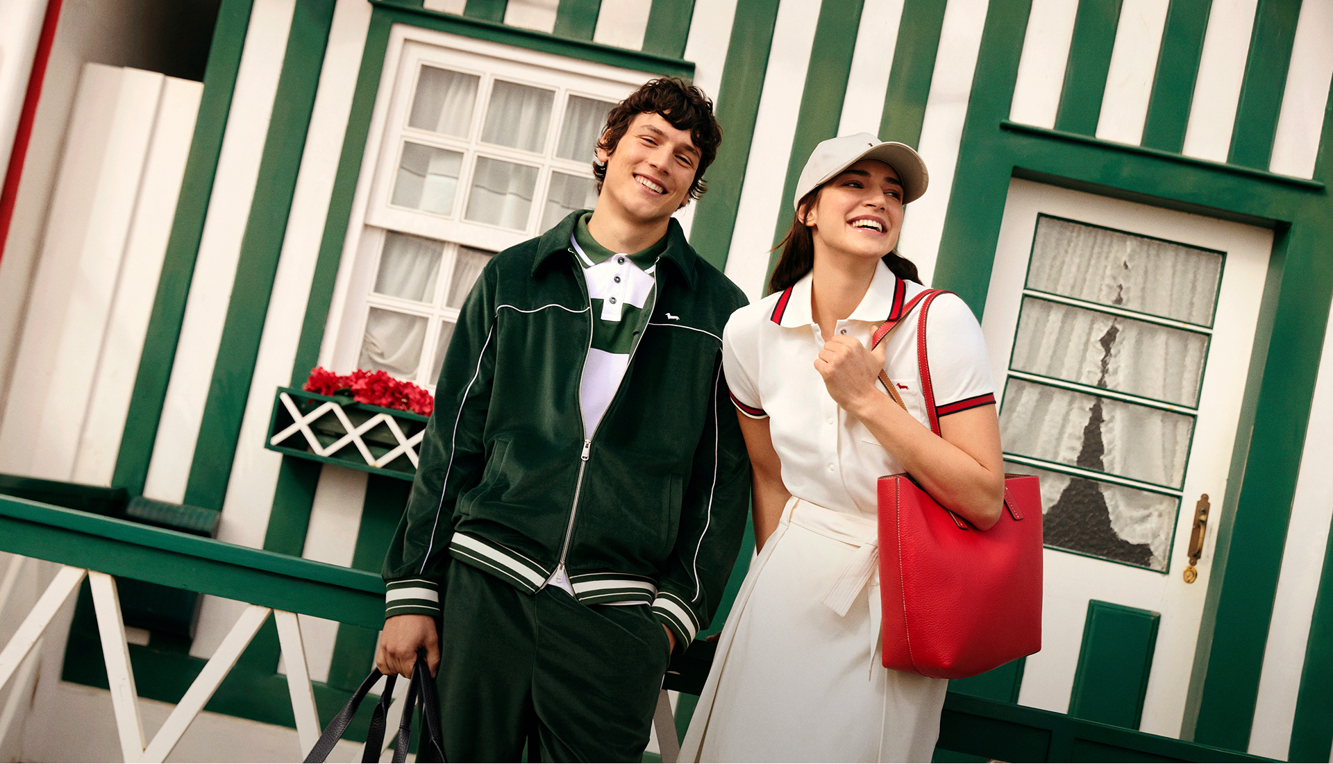 Immagine di collezione fw25 con copy che comunica i saldi pubblici