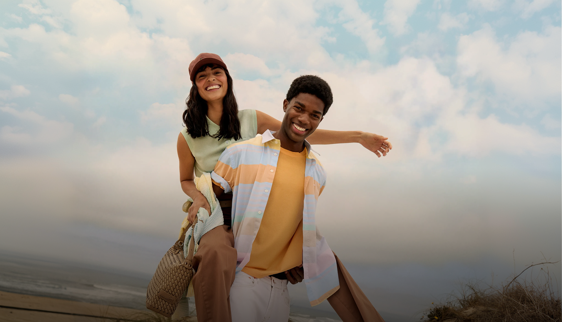 Immagine di collezione fw25 con copy che comunica i saldi pubblici