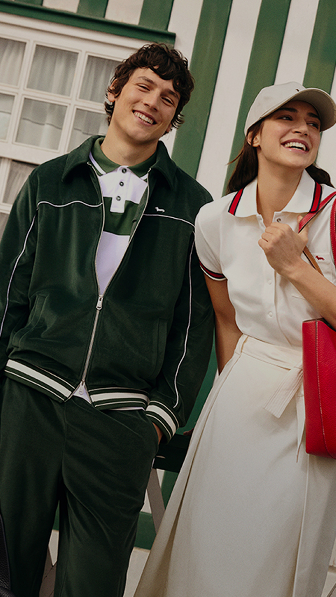 Immagine di collezione fw25 con copy che comunica i saldi pubblici