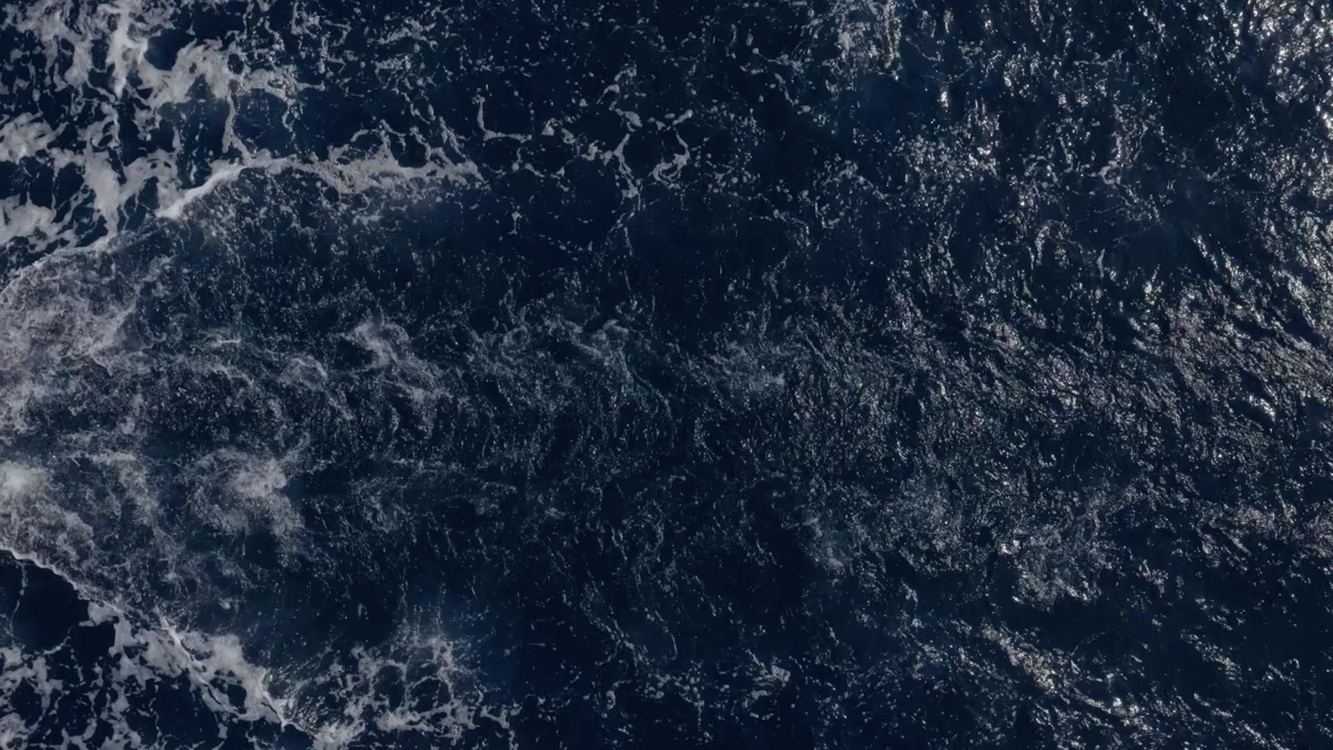 Vue aérienne de la mer ondulée