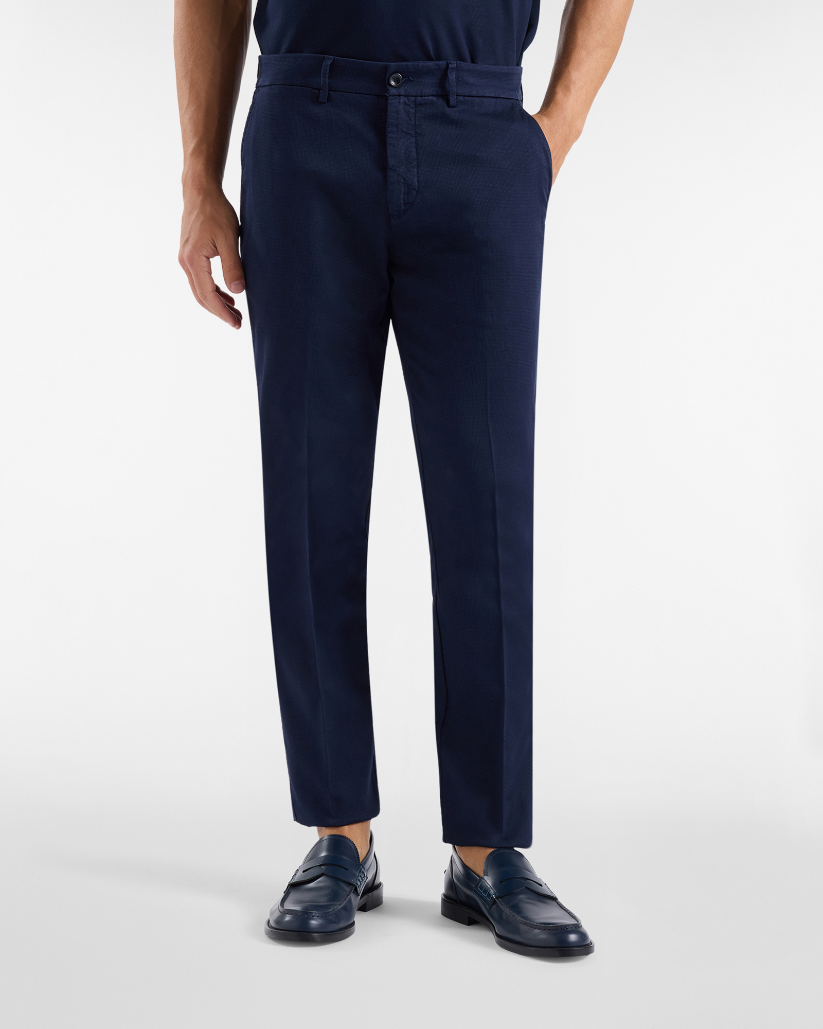 Men's narrow-fit chino pants with micro pattern