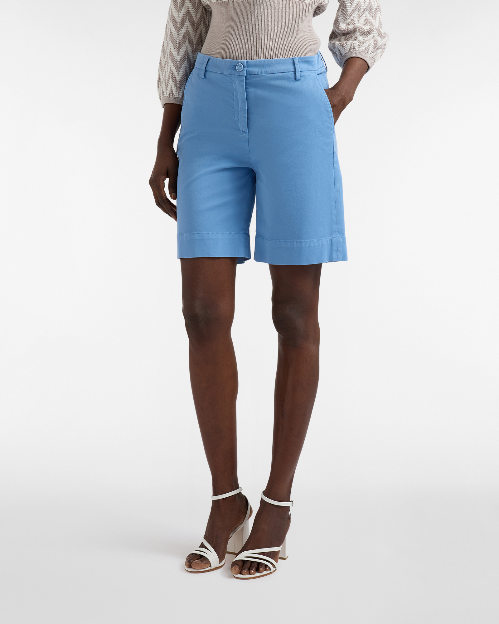 Bermudas para mujer con bolsillos de estilo americano en algod&oacute;n el&aacute;stico, Azul, large image number 0