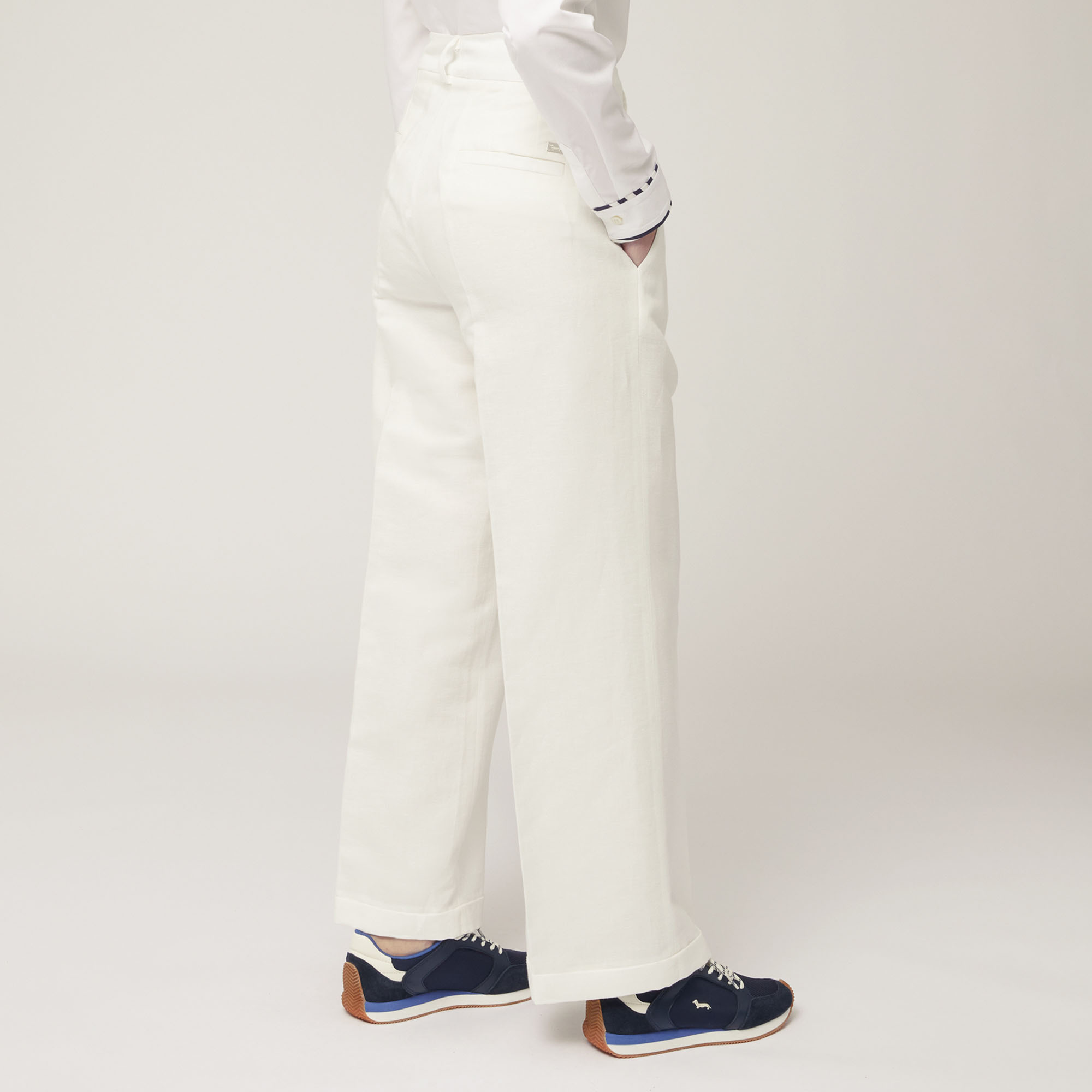 PANTS WITH PLEAT