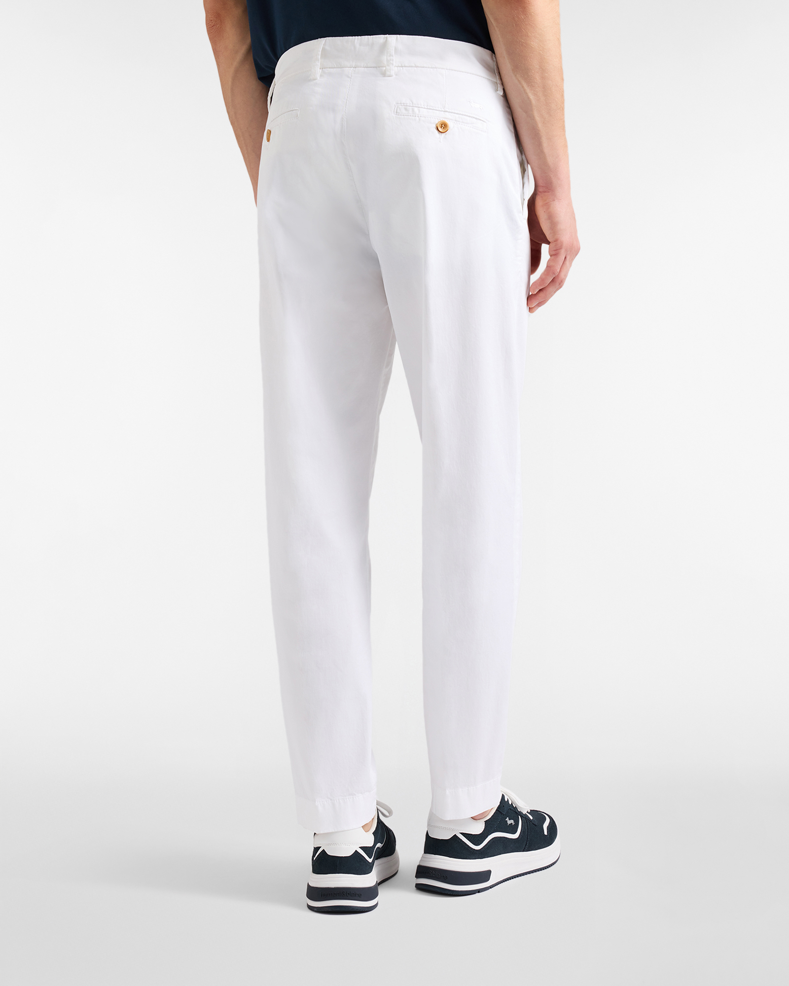 Men's loose-fit chino pants