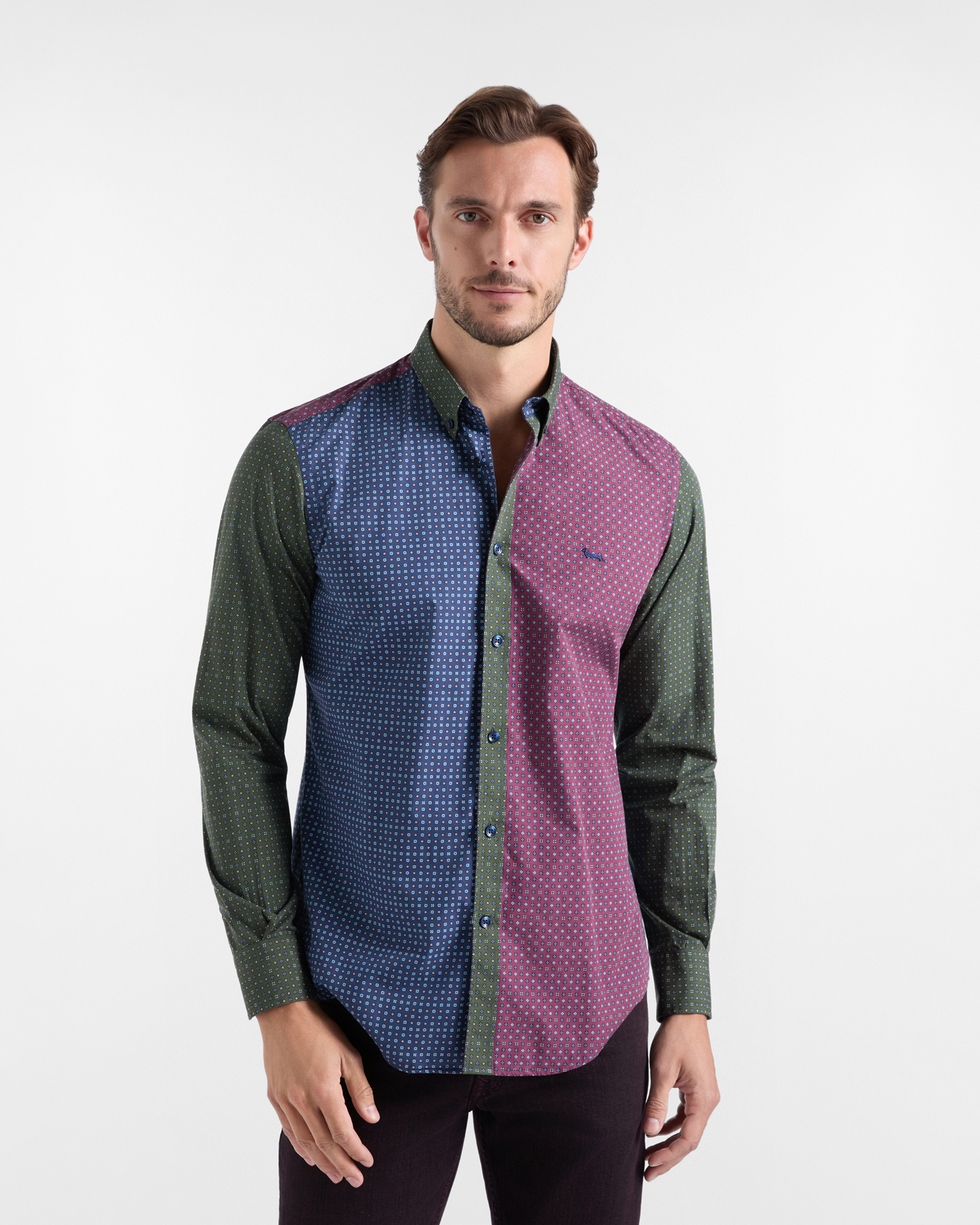 Camisa Piazzetta de hombre de corte regular en popel&iacute;n con estampado de corbata, color azul/verde/fucsia