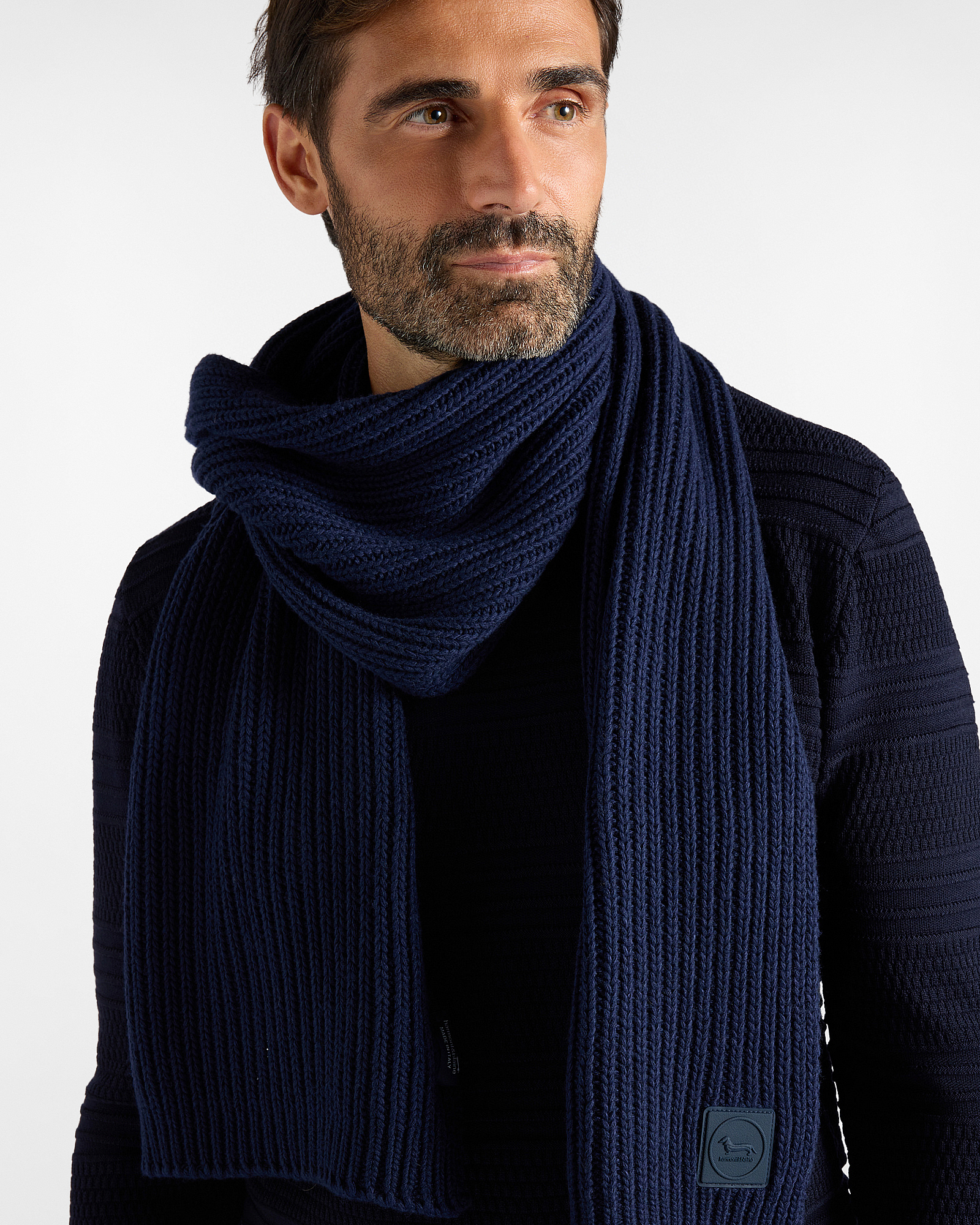 Men&rsquo;s wool and cashmere blend scarf with navy blue signature patch