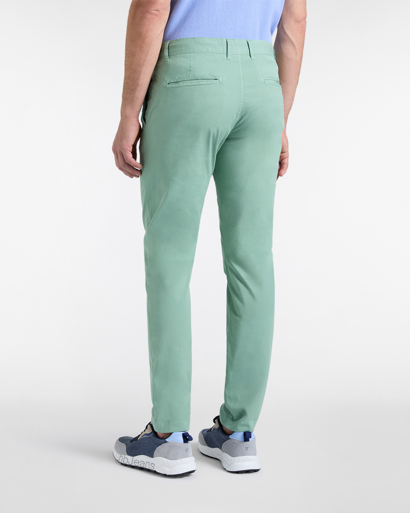Chino Uomo in Light Twill Narrow Fit
