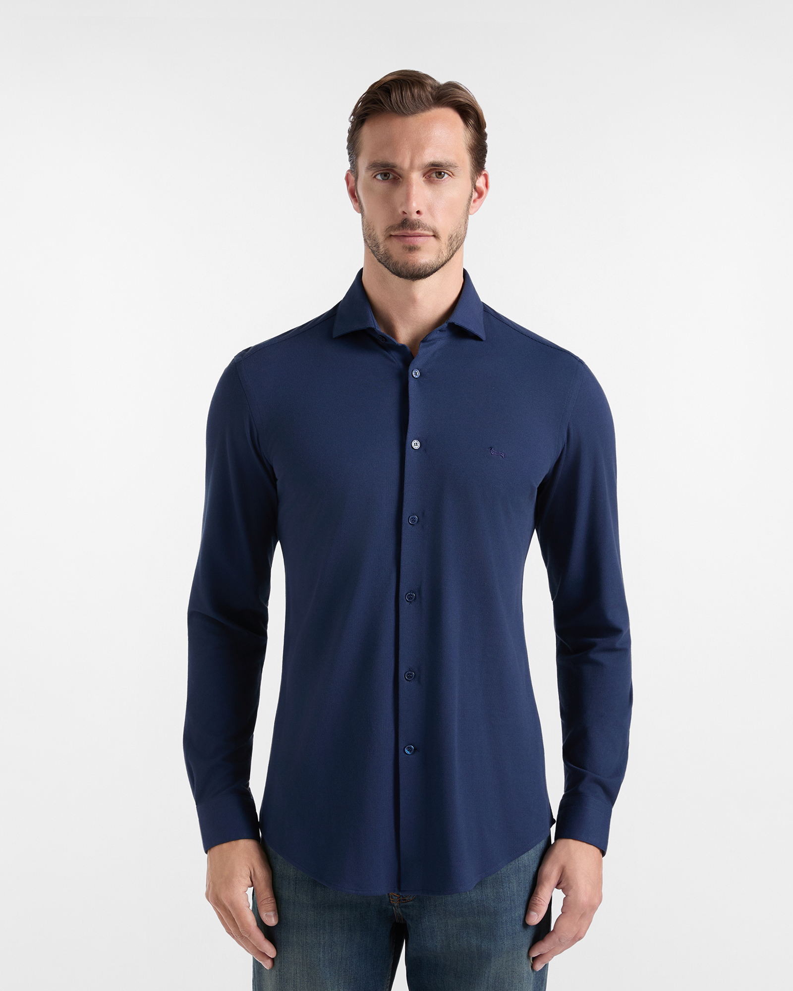 Men's narrow-fit shirt in solid dark blue piqu&eacute;