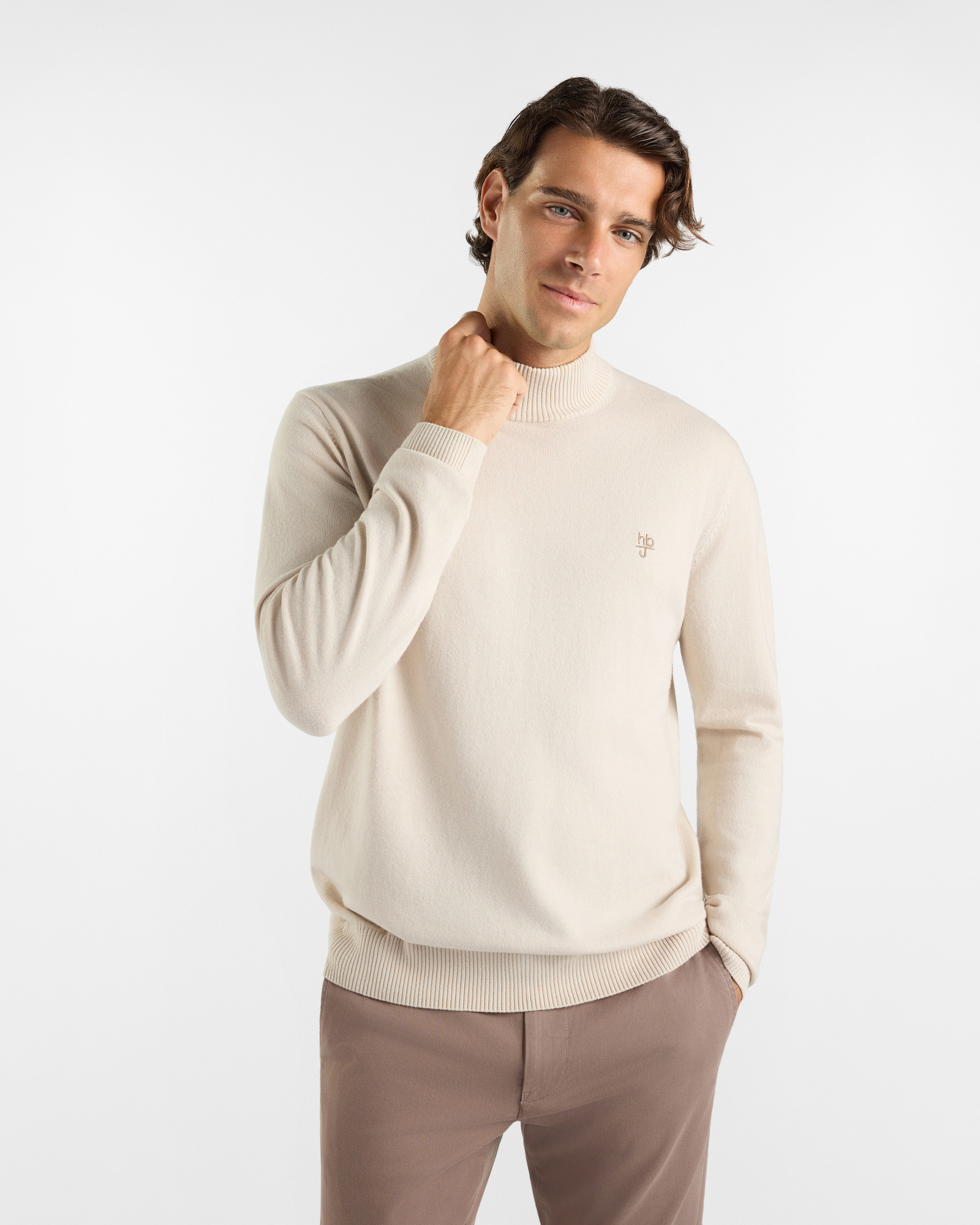 Men&rsquo;s HBJ jumper with a Perkins collar in a natural white wool and cashmere blend