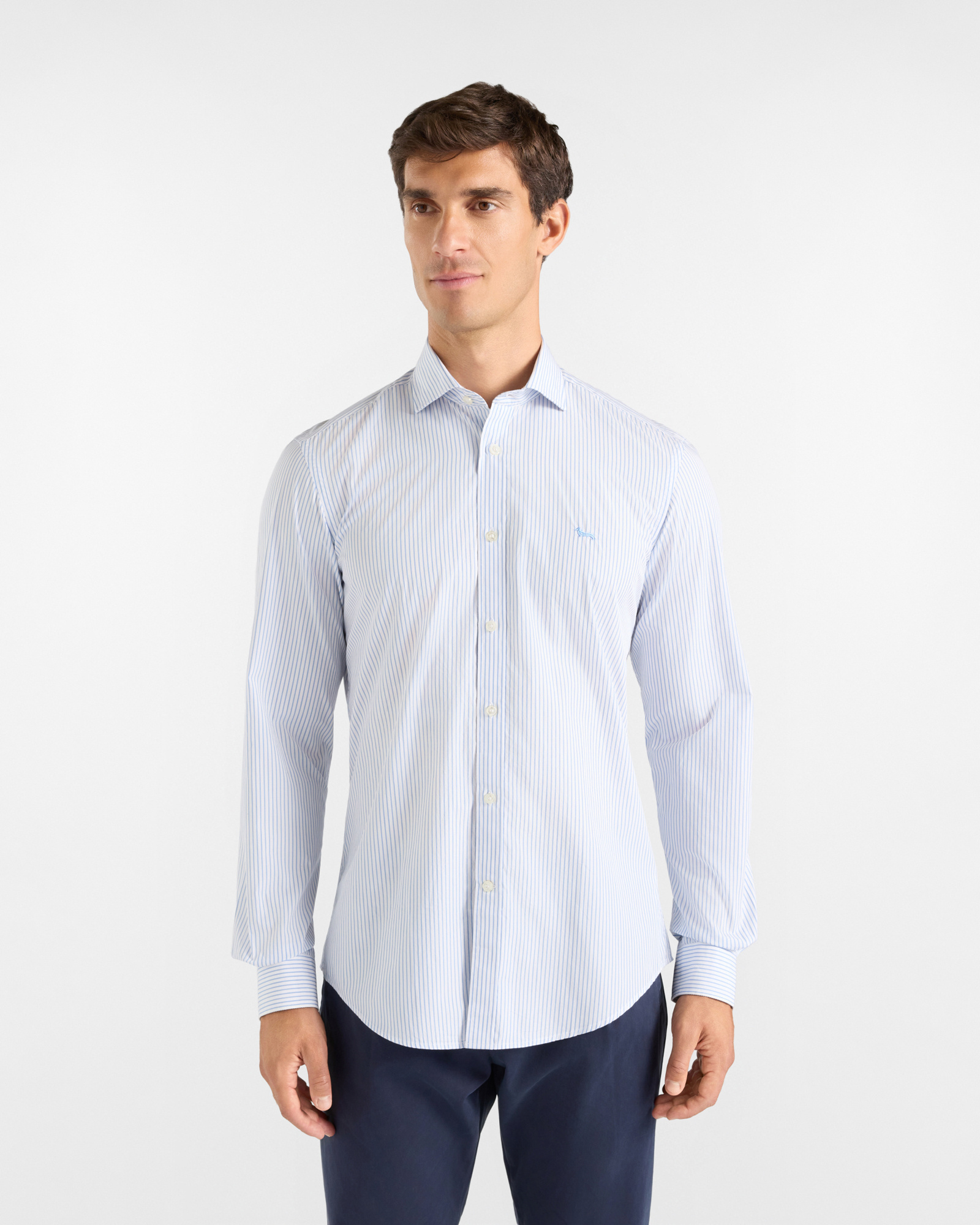 Men's narrow-fit blue shirt featuring stripes on a white yarn-dyed background
