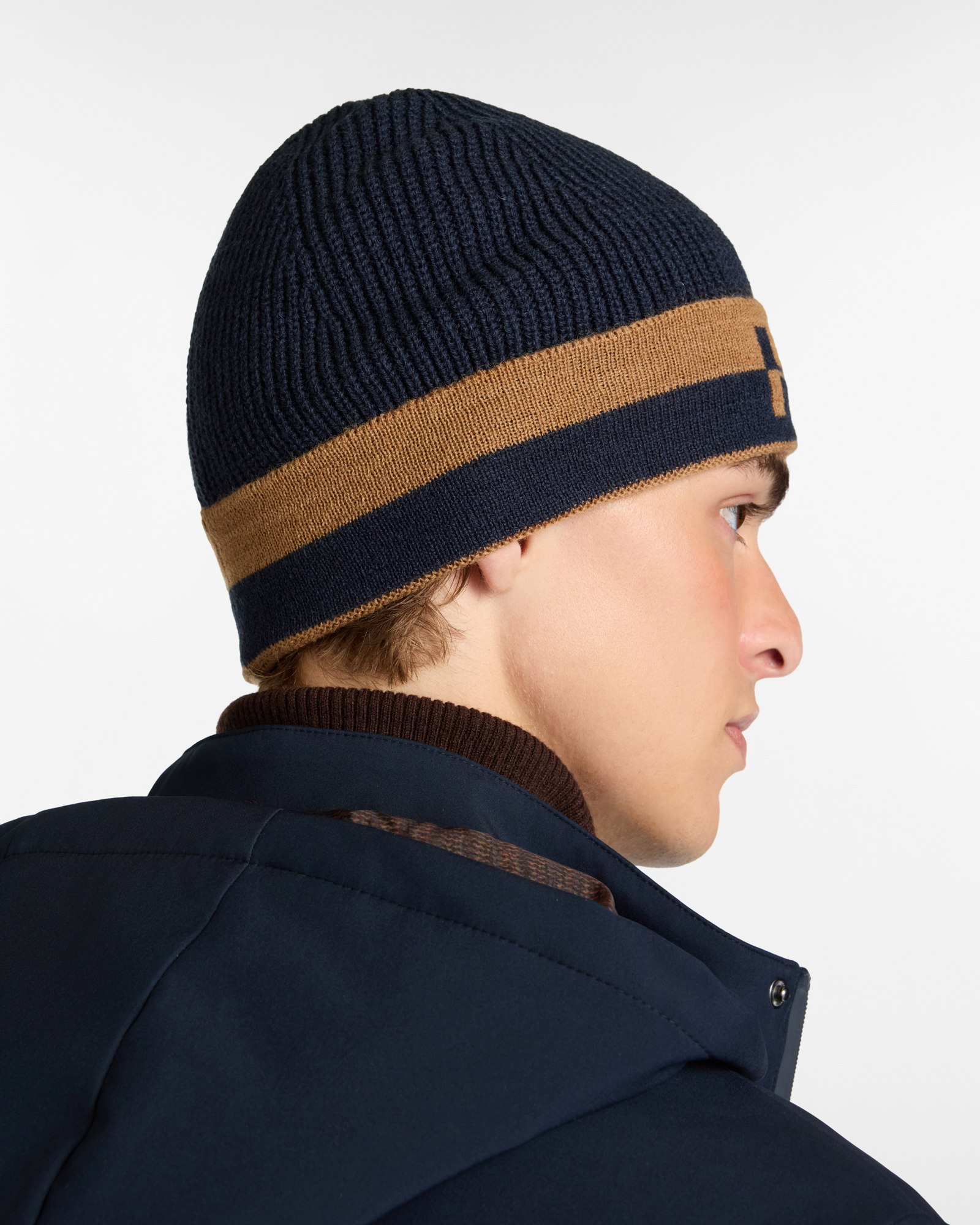 Cappello in Maglia con Maxi Logo a Contrasto