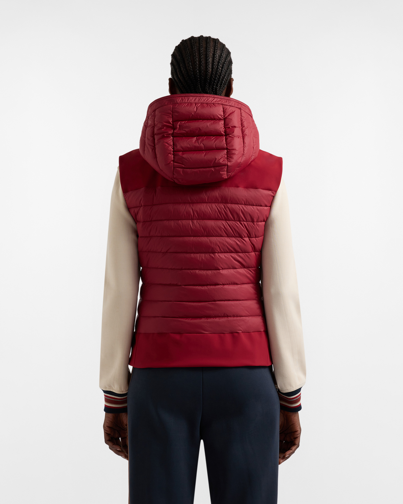 Chaleco de doble tela con capucha