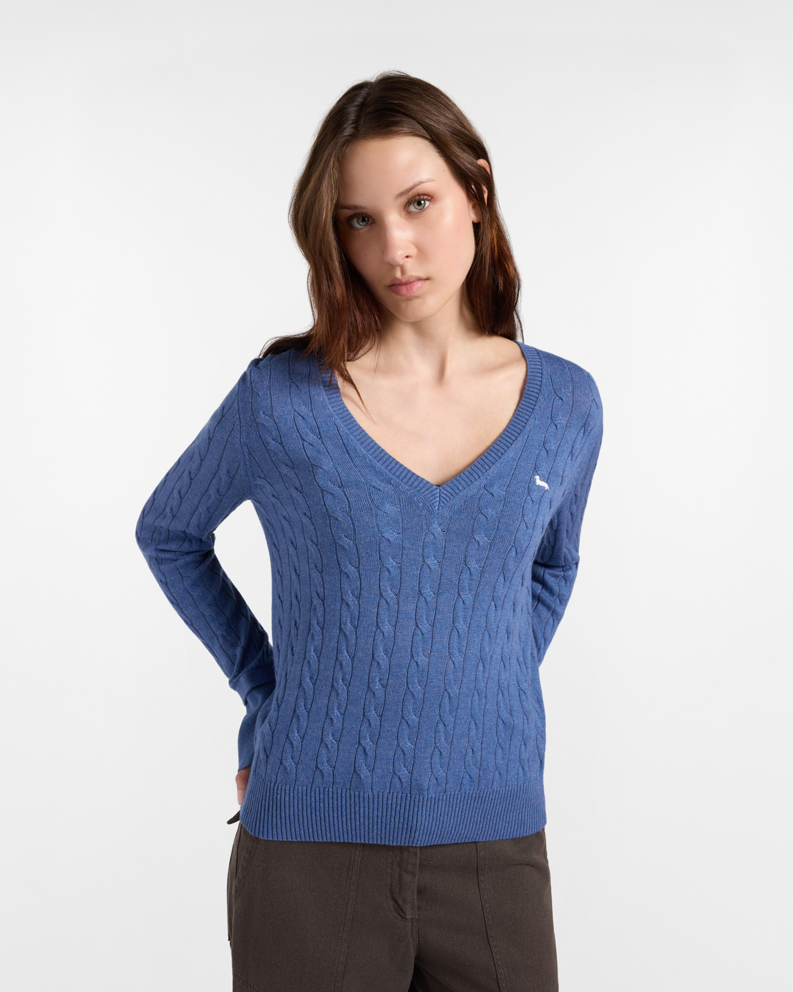 Women's regular fit V-neck sweater in blue wool blend with cashmere