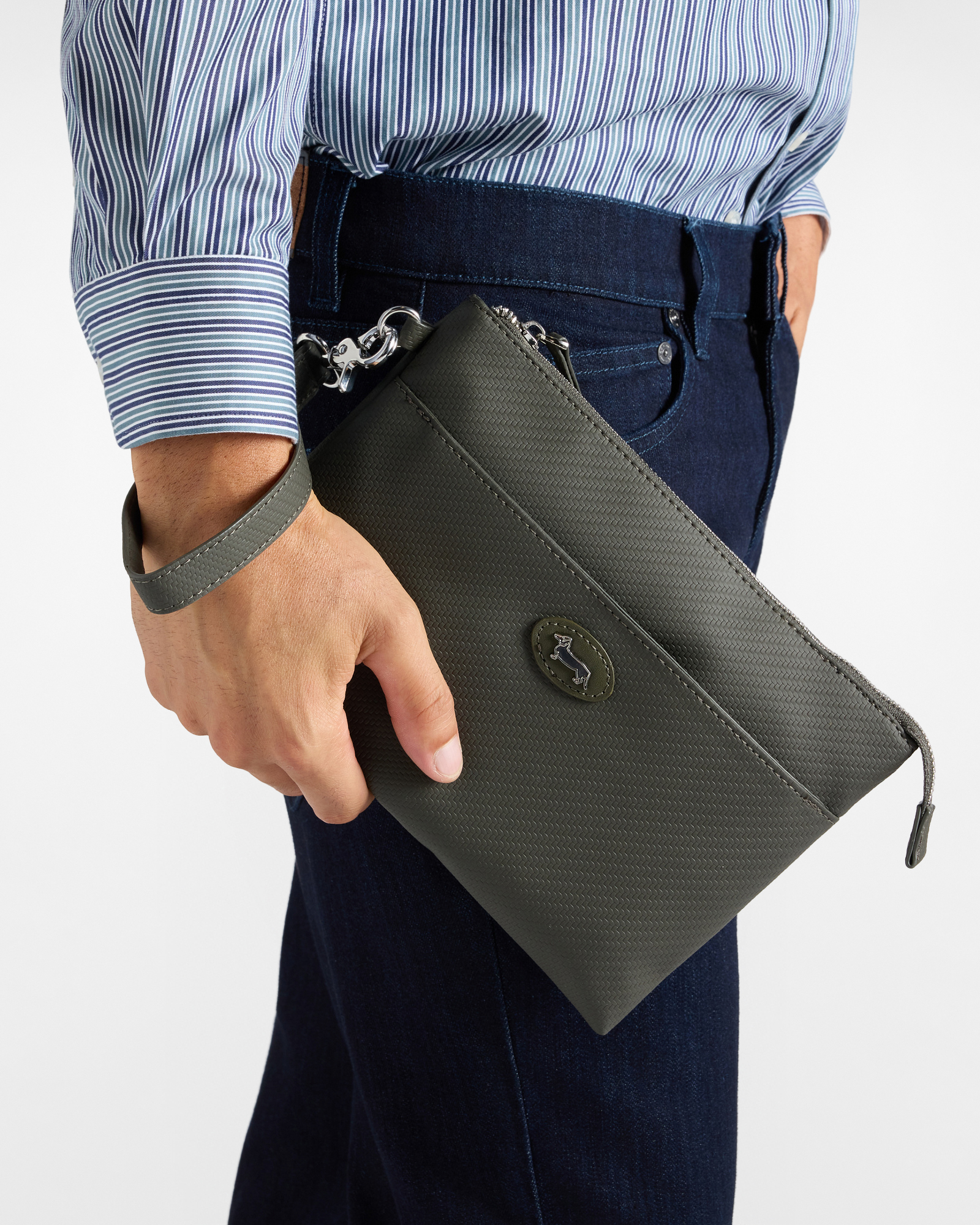 Men&rsquo;s Hunter flat beige clutch with handle