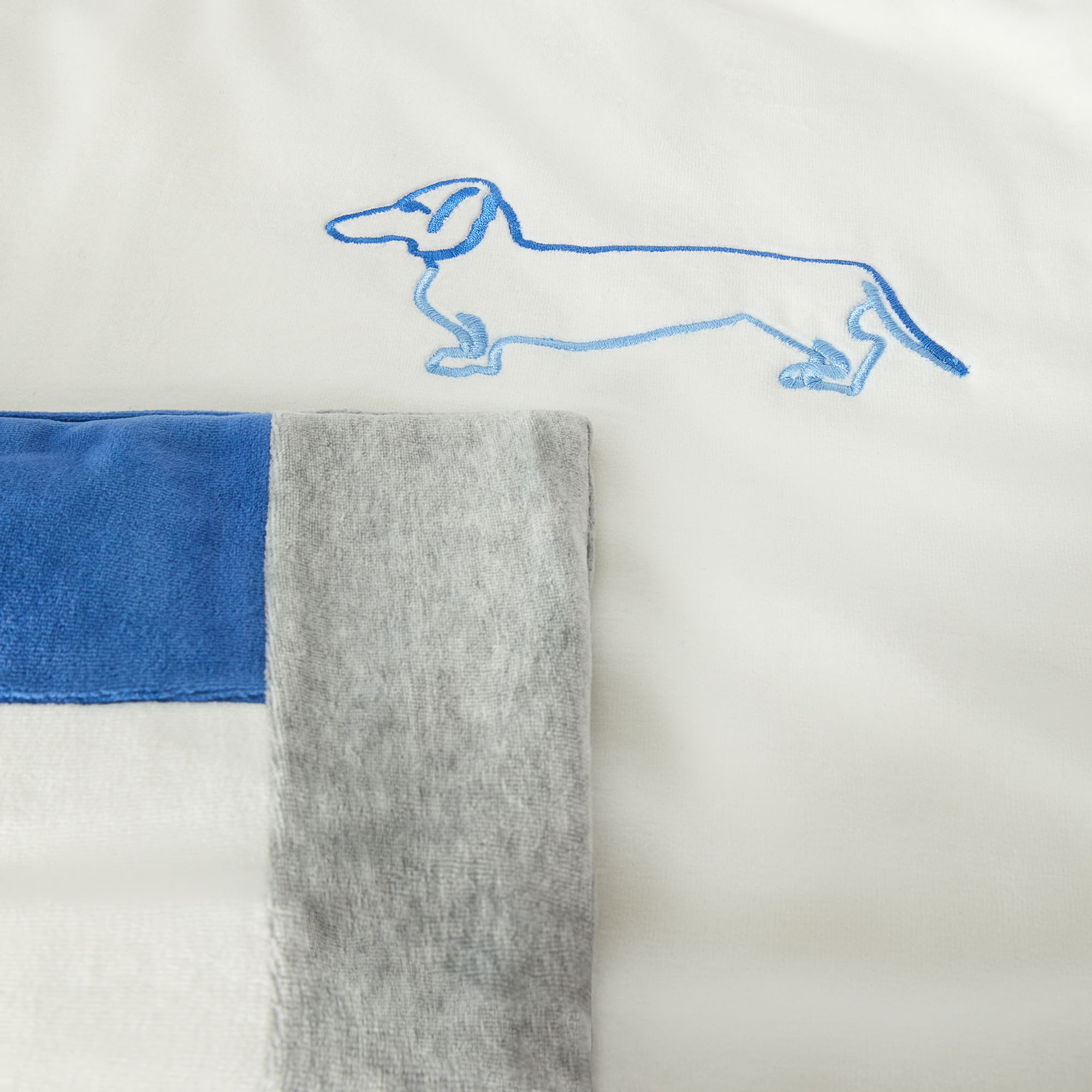 Chenille blanket with logo embroidery, Cornflower blue, large image number 2
