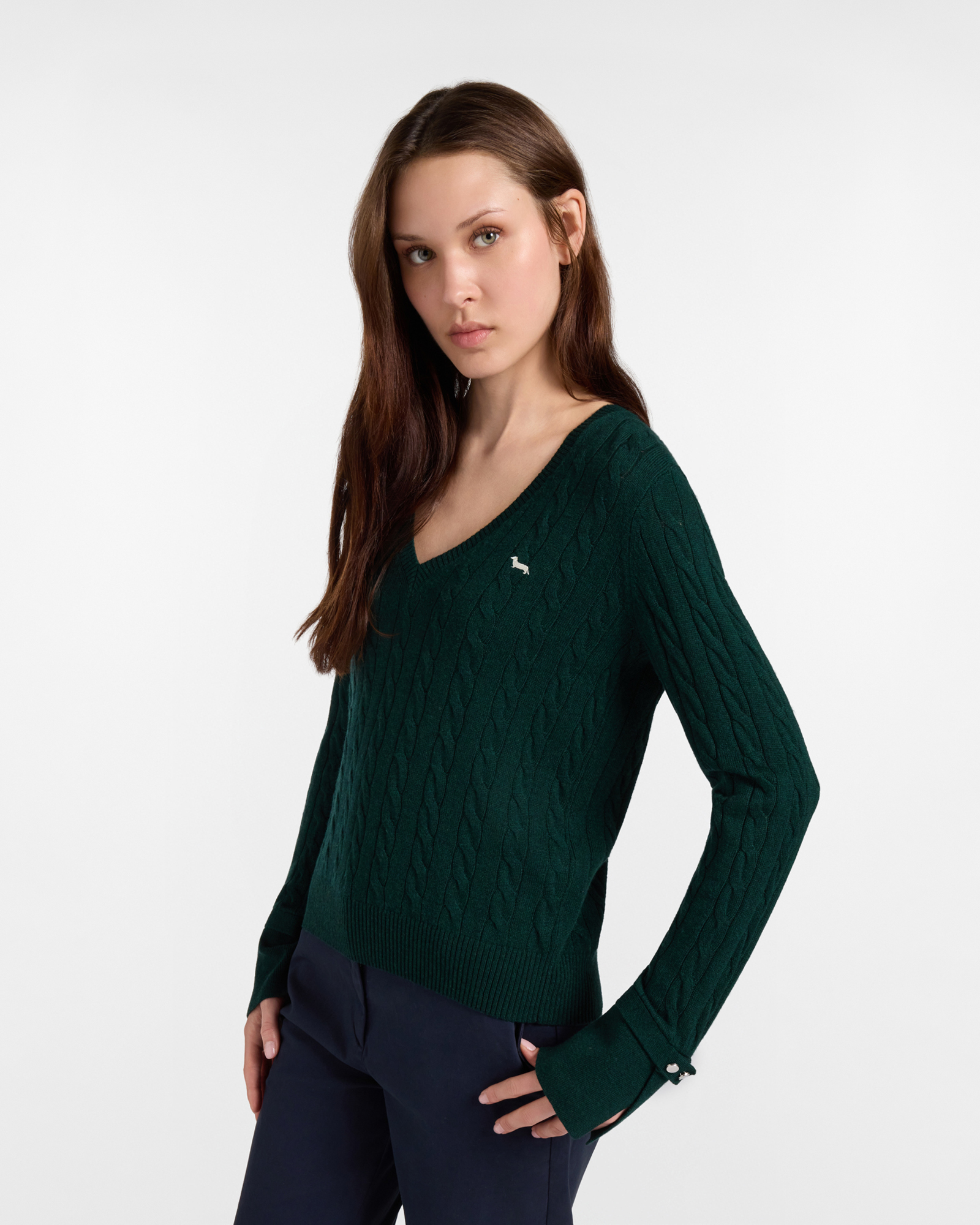 Women's regular fit V-neck sweater in green wool blend