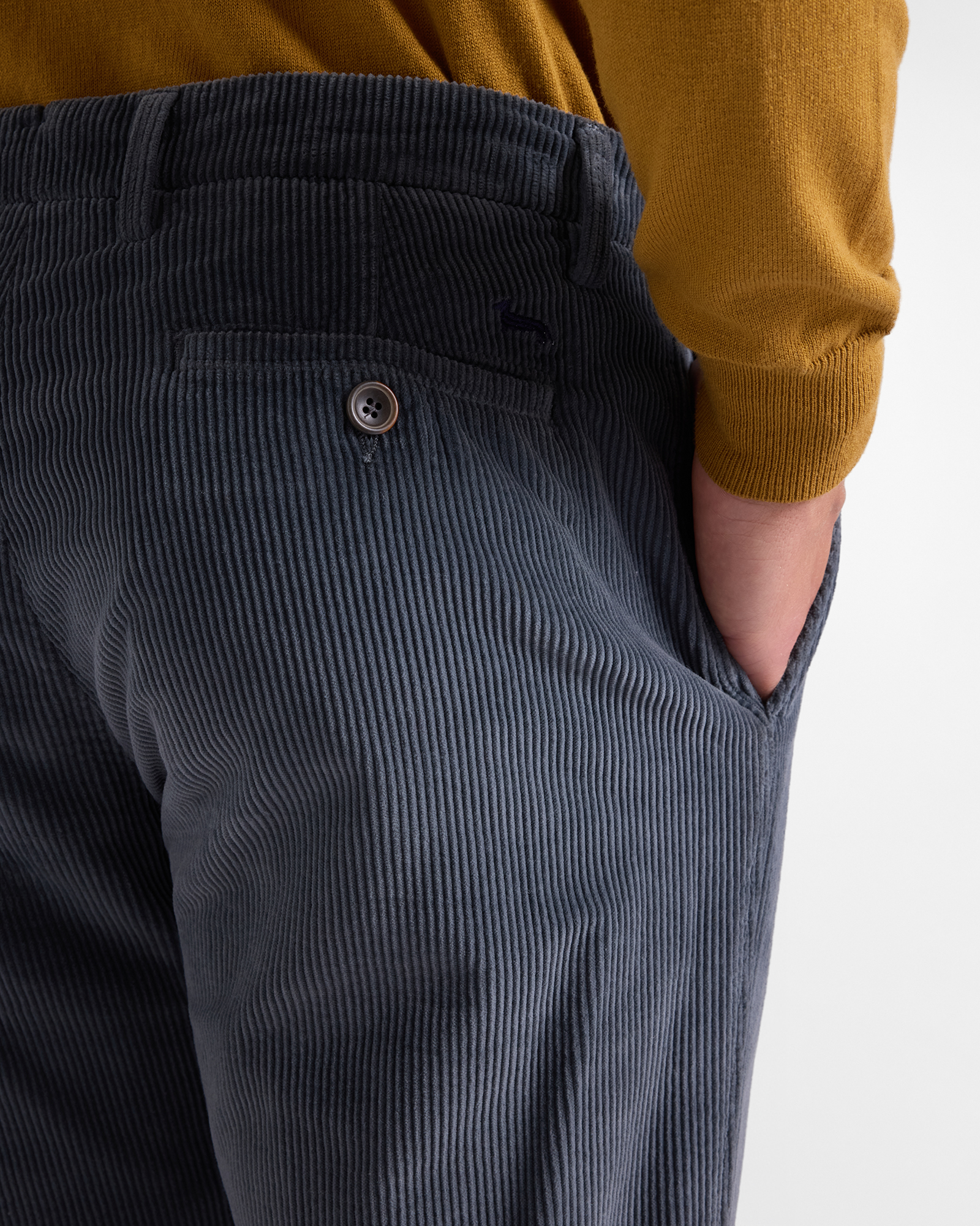 Men&rsquo;s regular-fit dark corduroy chino pants, GRAY, large