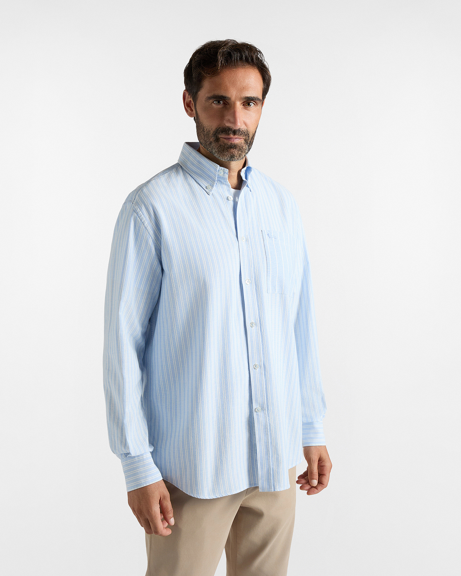 Camisa de hombre en tejido oxford org&aacute;nico a rayas Classic Fit color celeste