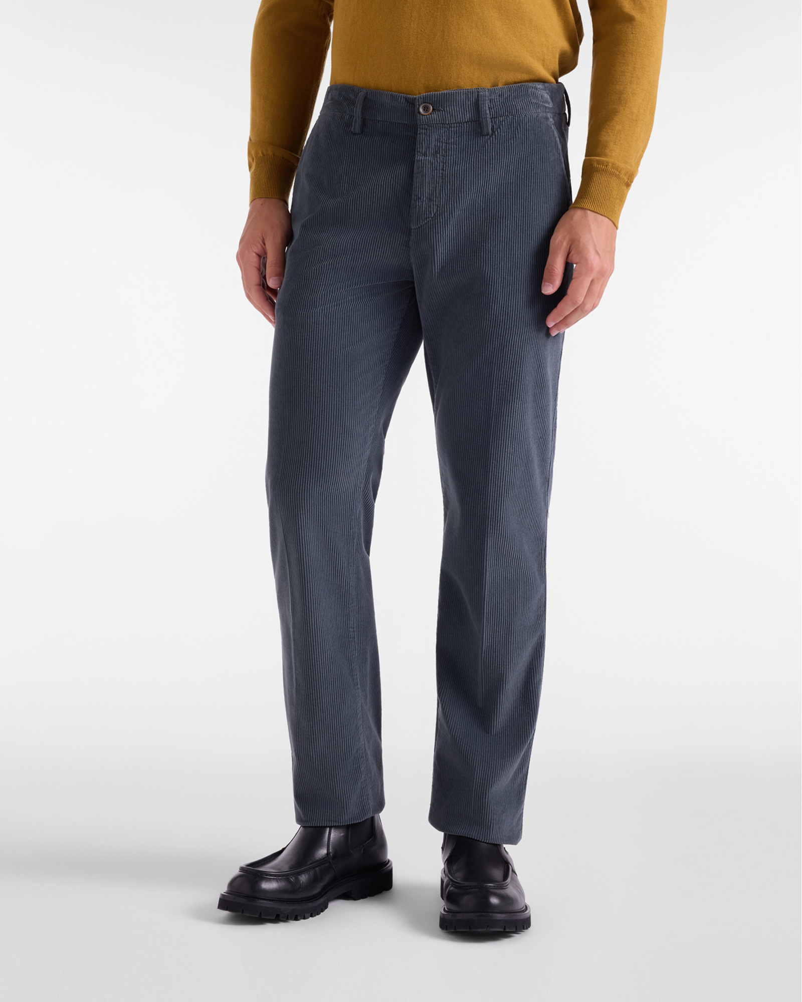Men&rsquo;s regular-fit gray corduroy chino pants