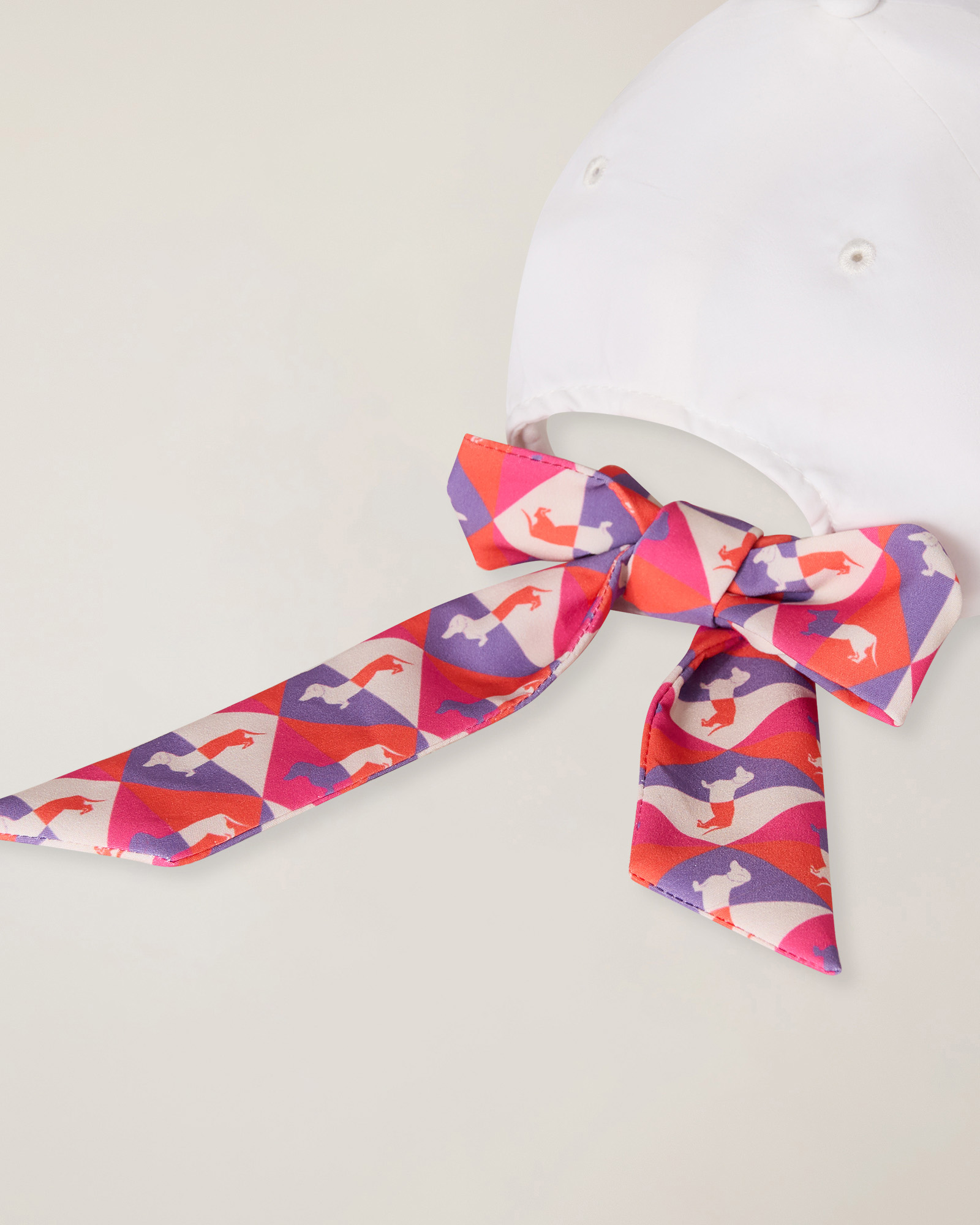 Cap with logo embroidery and bow, White, large image number 1