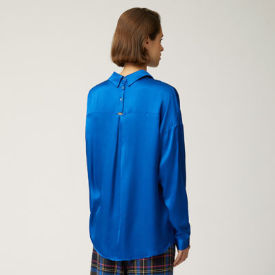 Boxy Shirt With Buttons On The Back