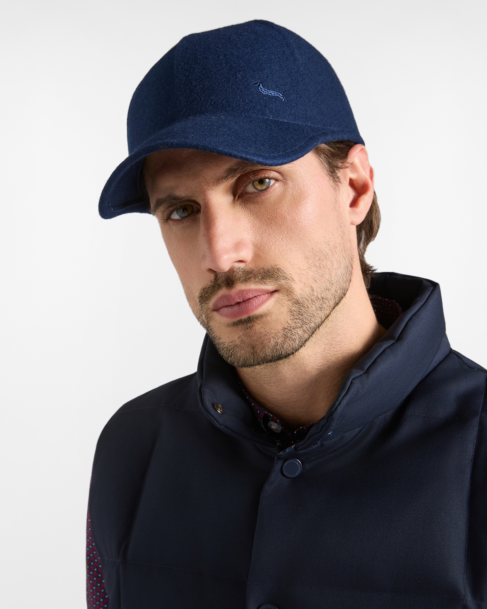 Men&rsquo;s pure wool felt baseball cap with navy blue embroidery