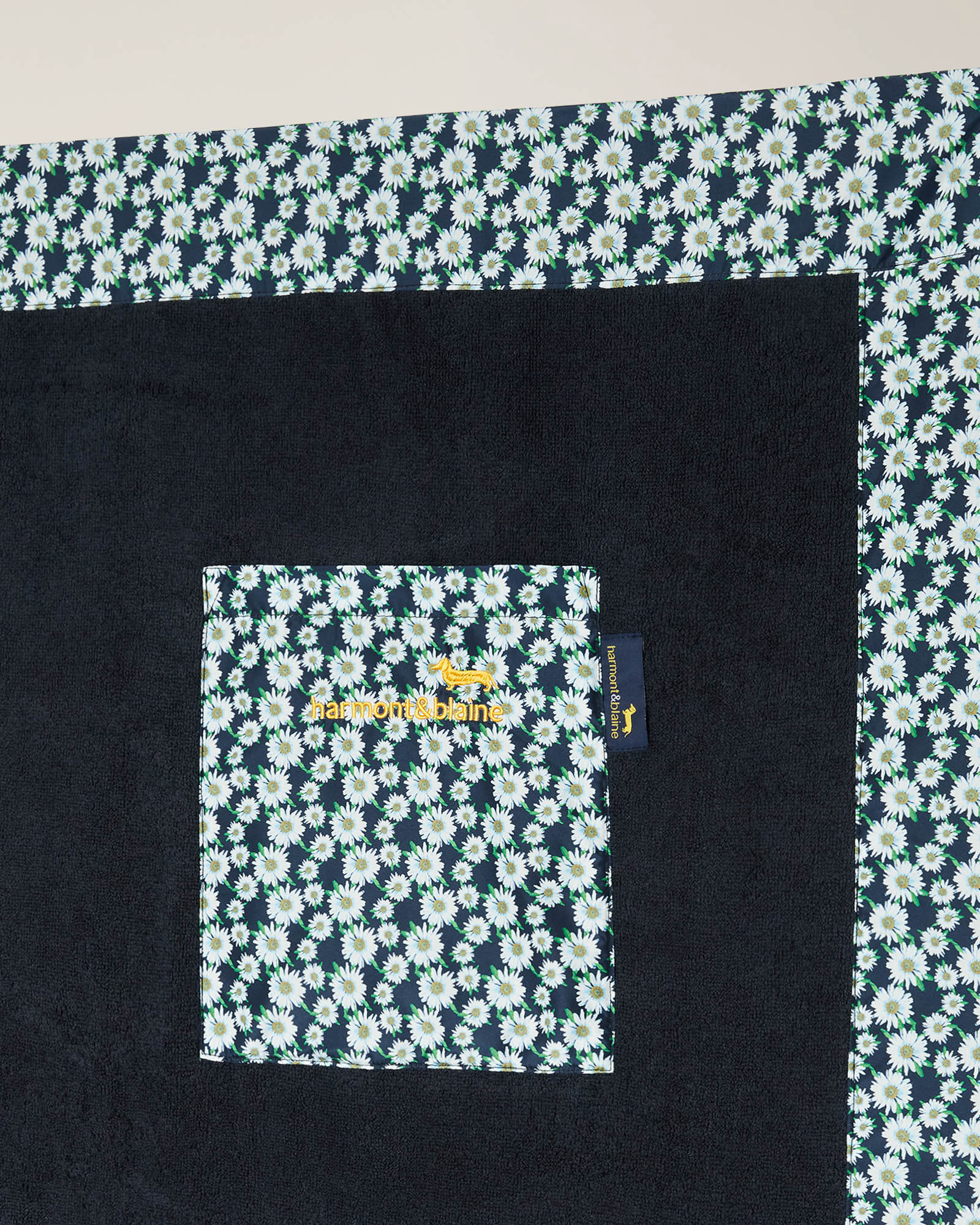 Daisy Beach Towel with Pocket, Navy Blue, large image number 2