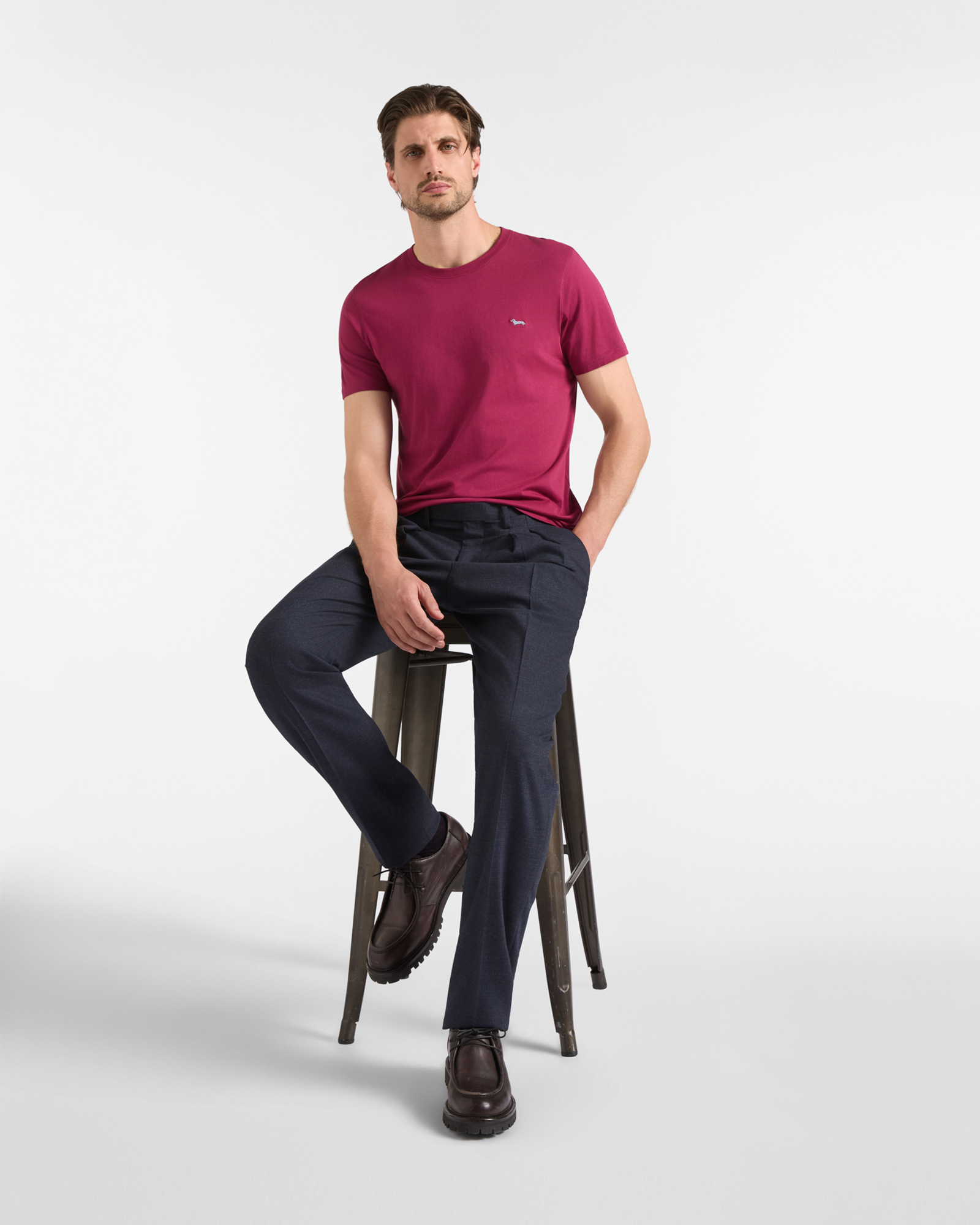 Men&rsquo;s chino trousers with pleats and turn-ups, &lsquo;Capsule Qualit&agrave;&rsquo; range, NAVY BLUE, large