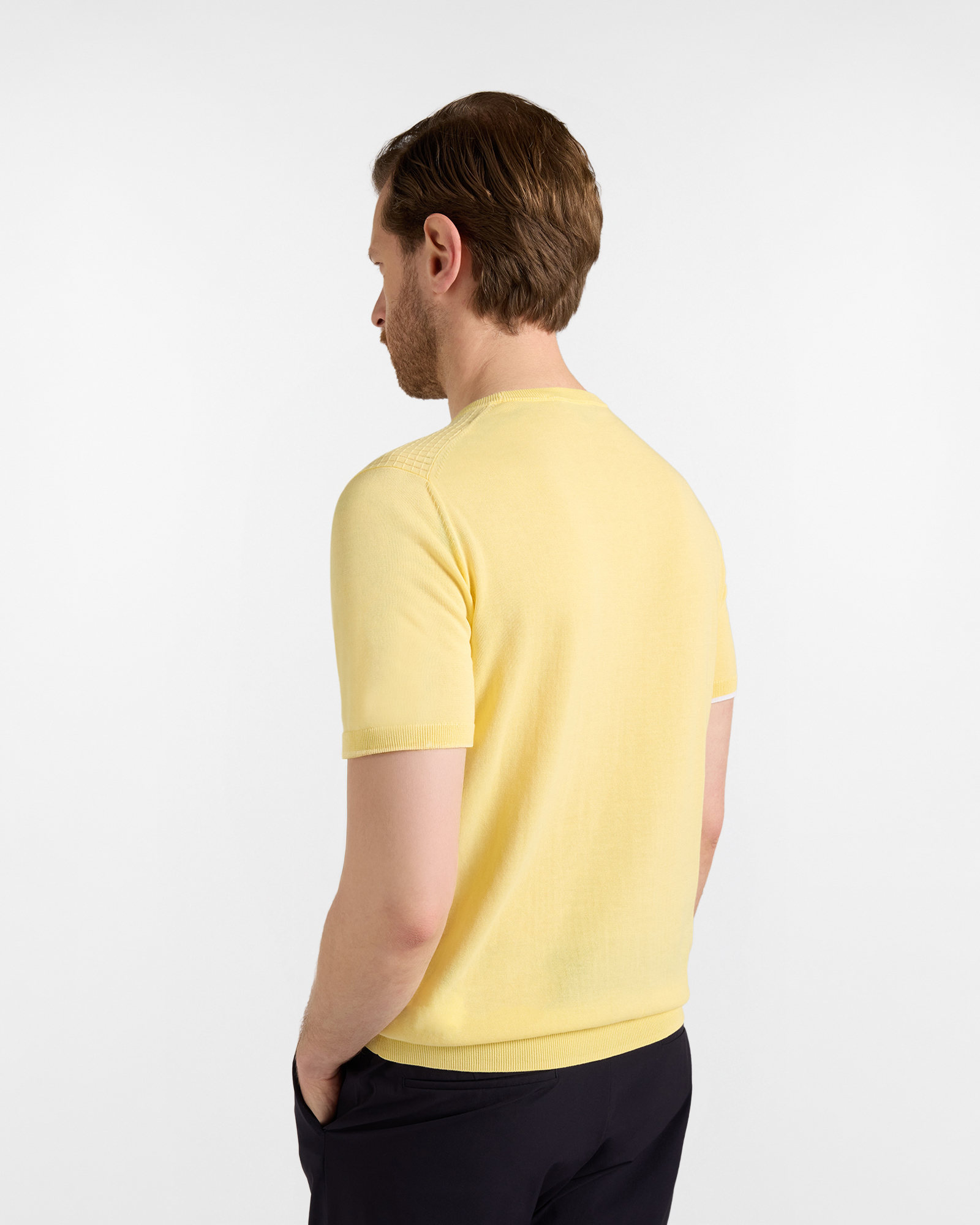 Knit T-shirt with 3D processing