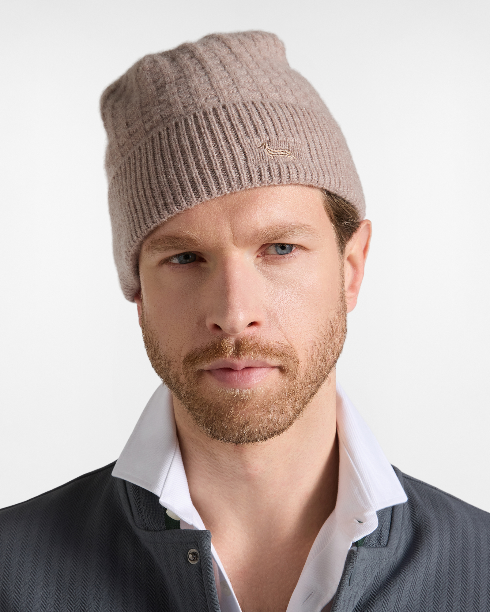 Men&rsquo;s pure cashmere knitted beanie in beige