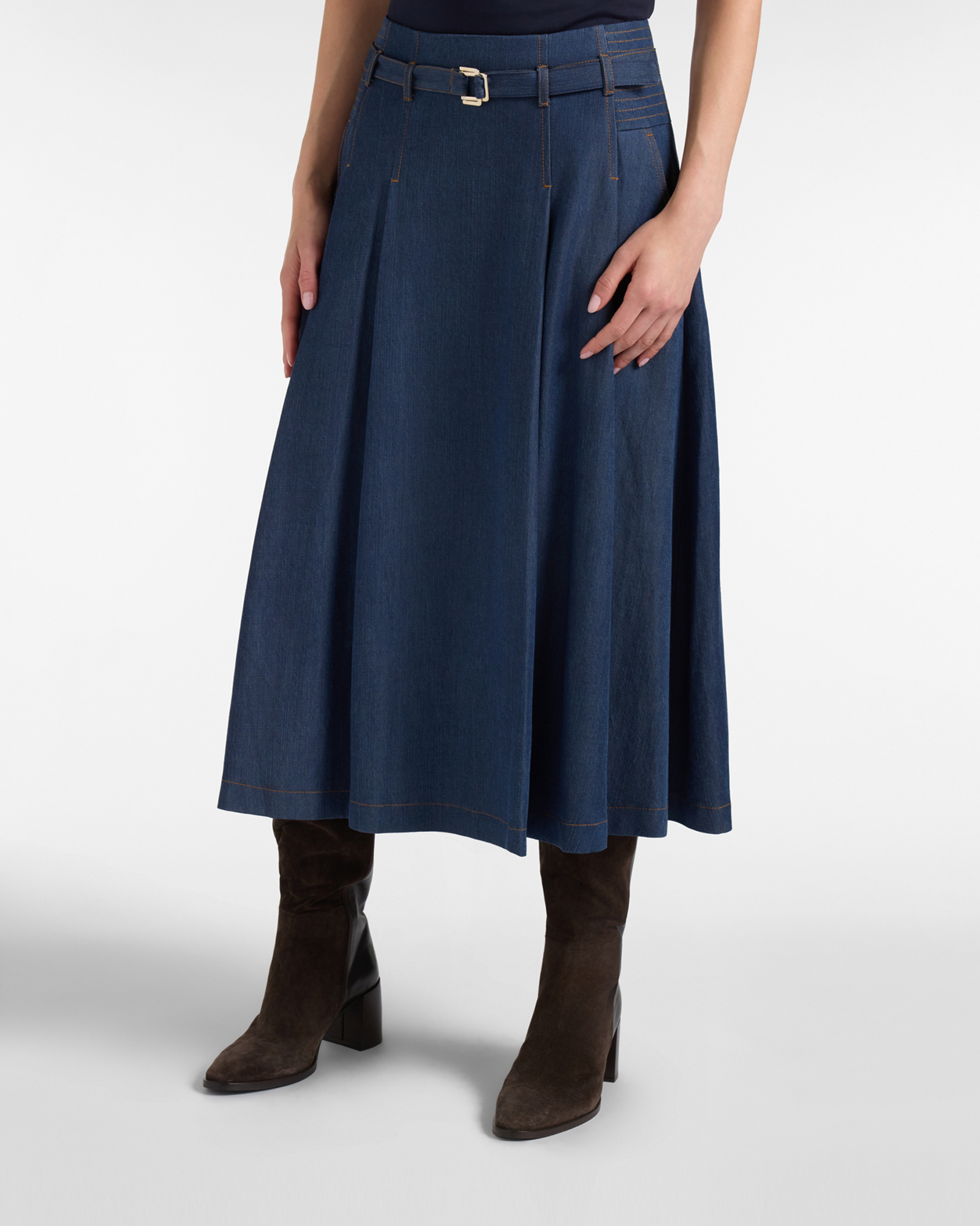 Denim skirt with contrasting stitching