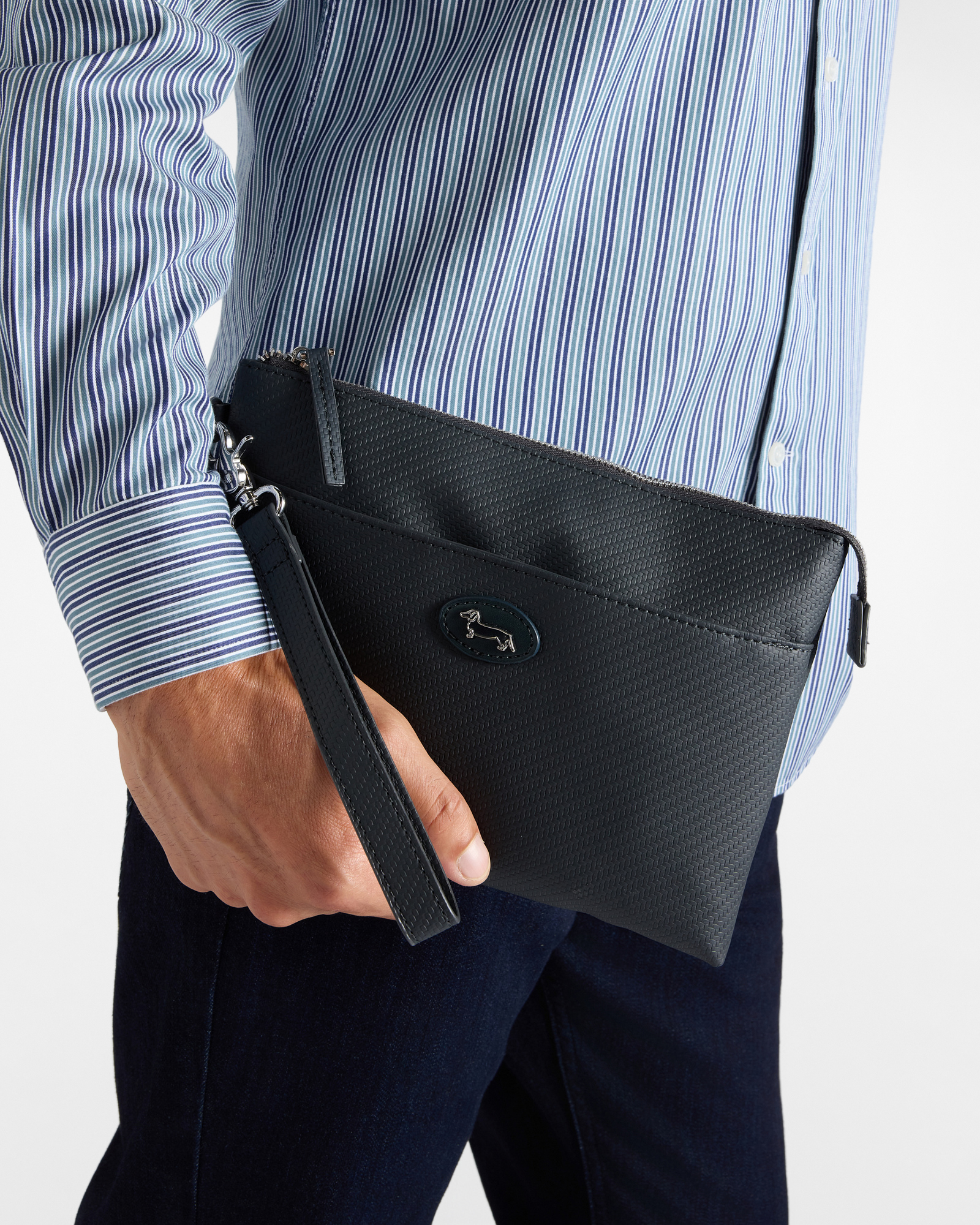 Men&rsquo;s flat dark blue clutch with handle