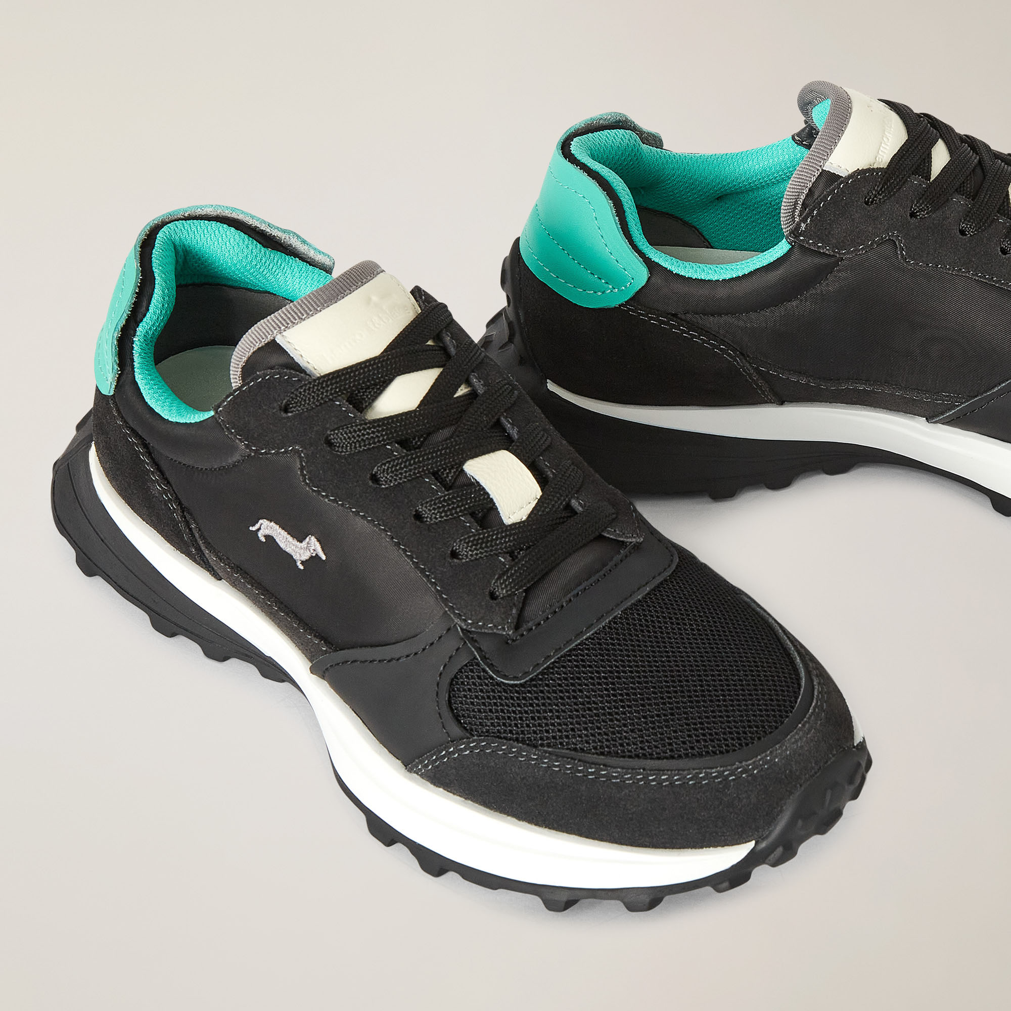 Mixed-Material Ultra Lightweight Running Sneakers, Black, large image number 3