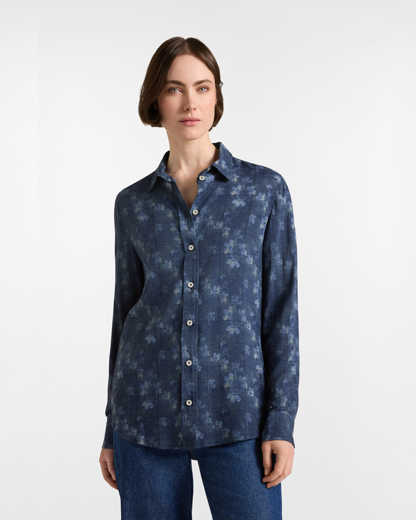 Camisa de mujer estampado floral degradado color azul