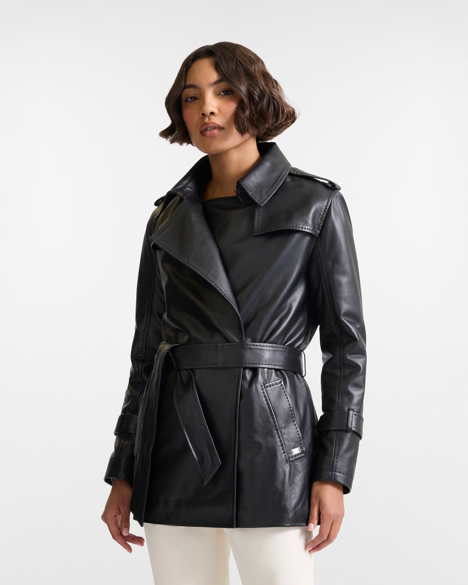 Chaqueta de Cuero con Cinturón y Costuras Selleria