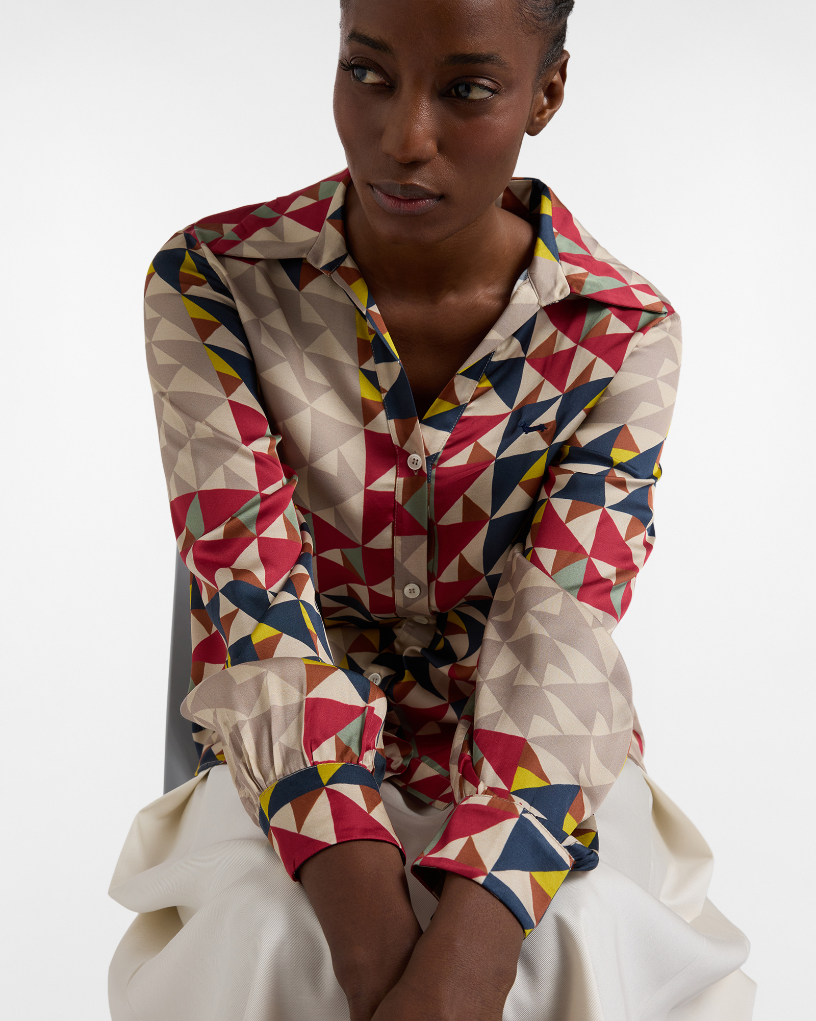 Camisa de mujer estampada geom&eacute;trica