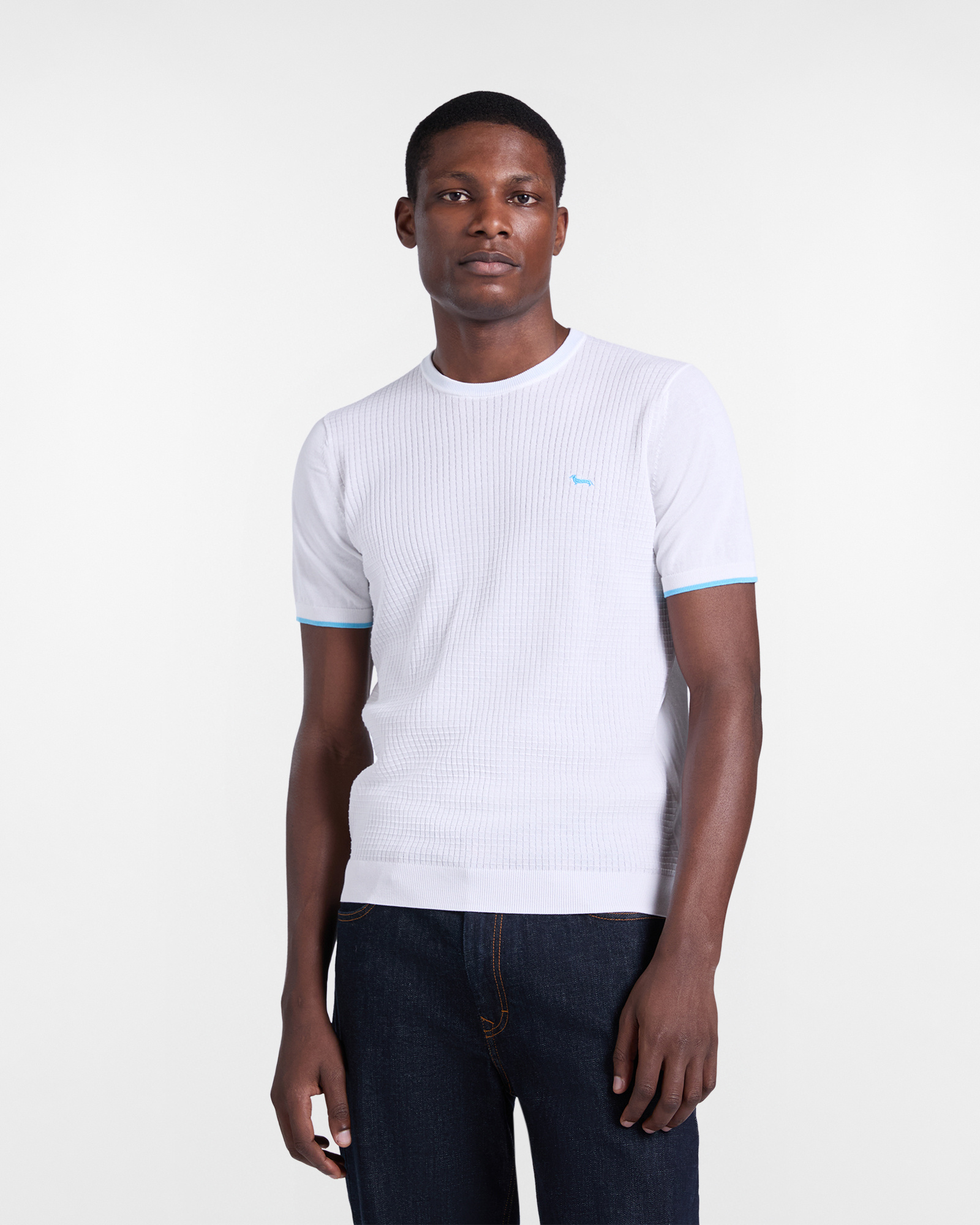 Knit T-shirt with 3D processing