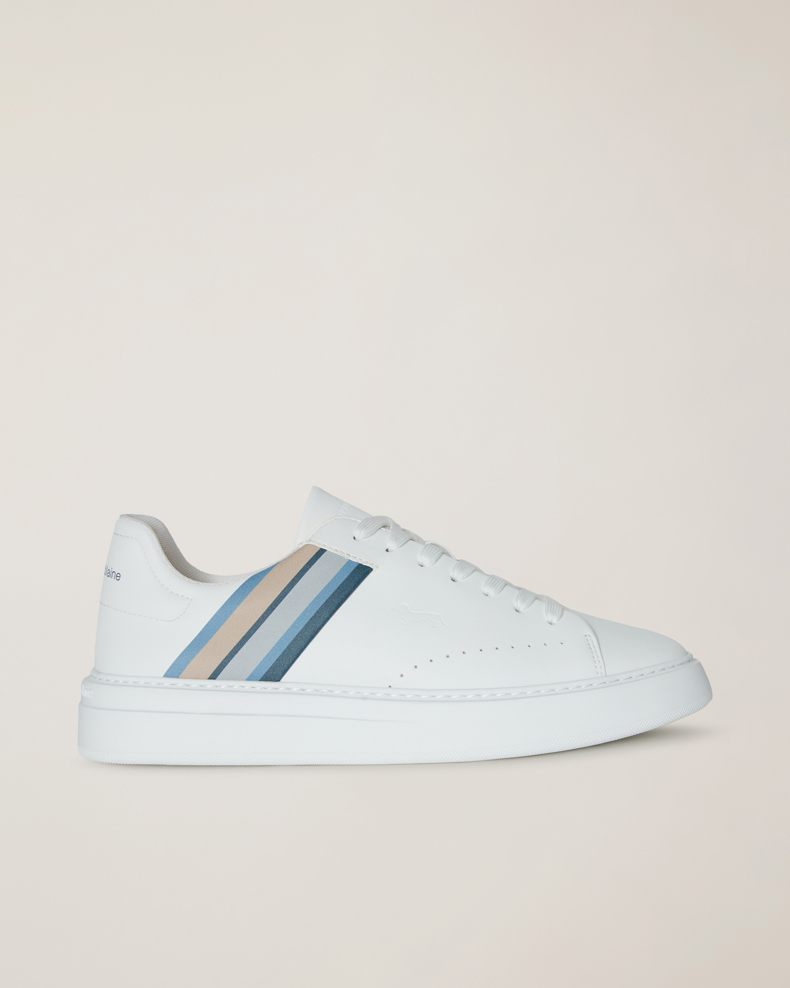 Sneaker with screen print