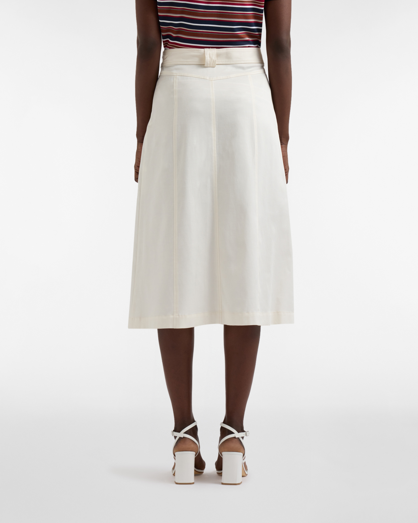 Women&rsquo;s dress with pleats on the front and belt