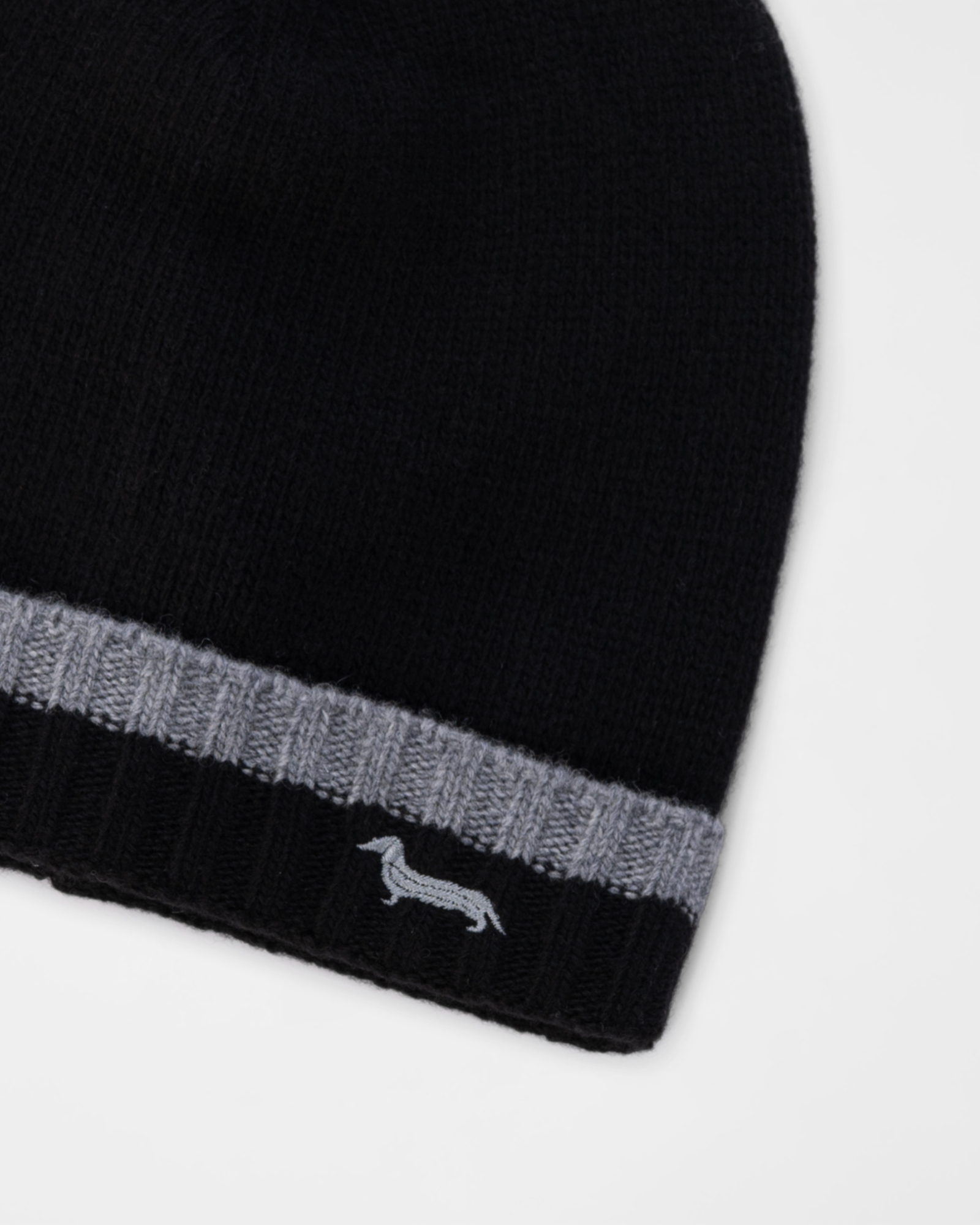 Men&rsquo;s wool and cashmere blend beanie with dachshund embroidery, BLACK, large