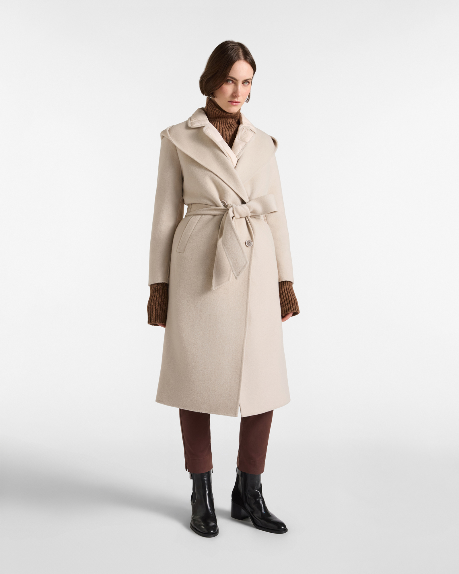 Women&rsquo;s double-breasted coat with quilted panels in pure dove grey wool